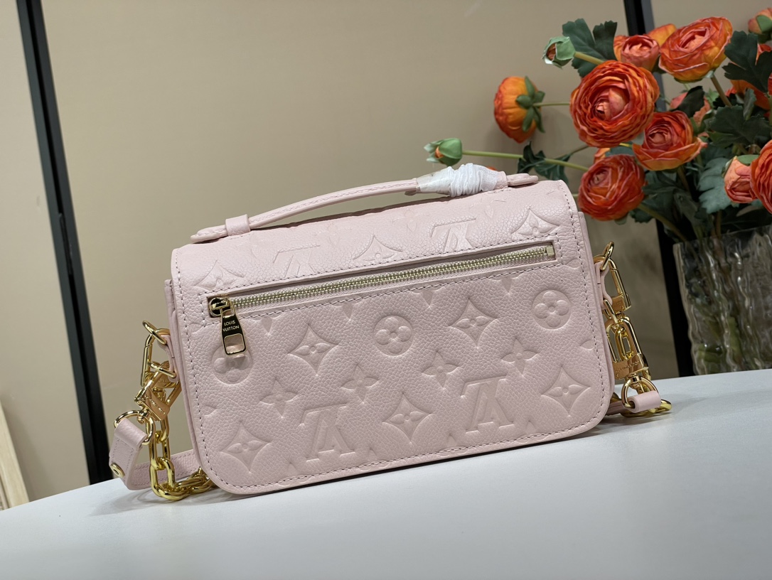 Louis Vuitton LV Metis East West series messenger bag