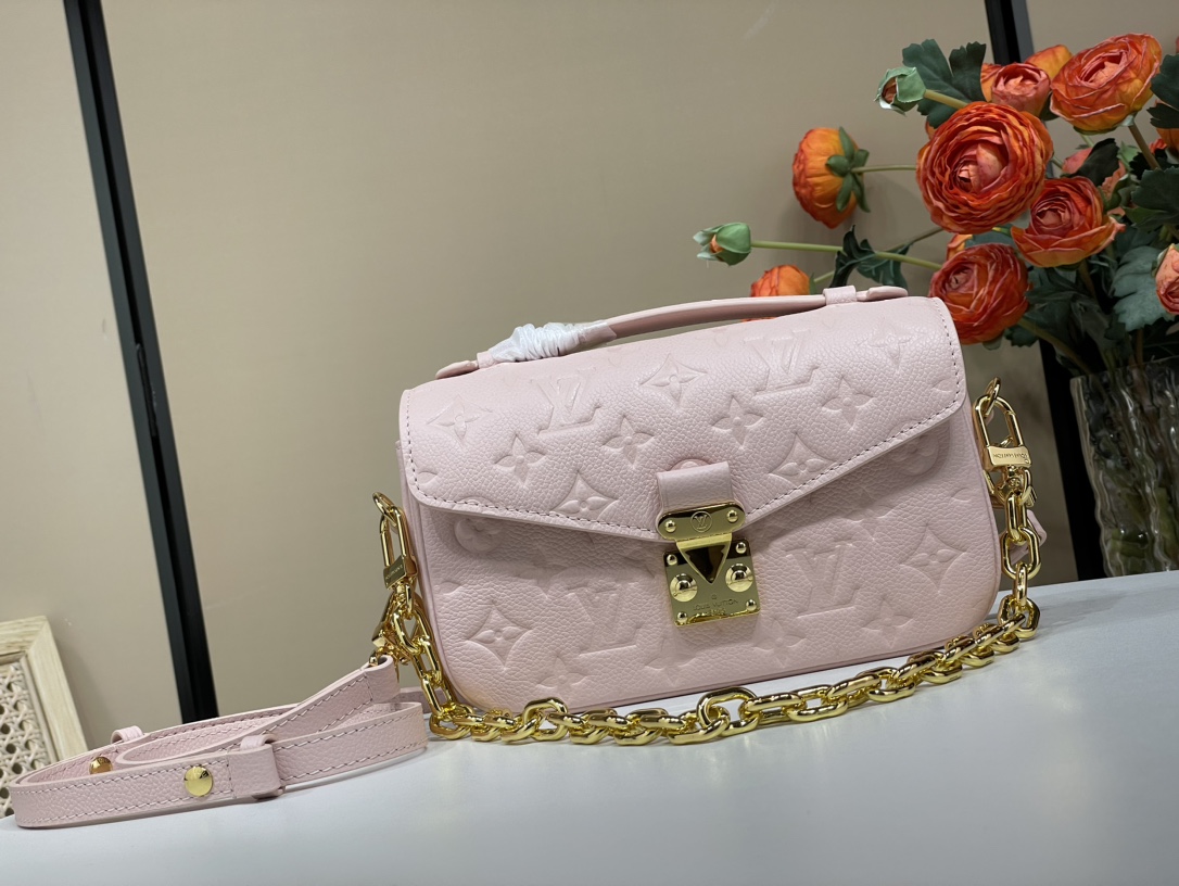 Louis Vuitton LV Metis East West series messenger bag