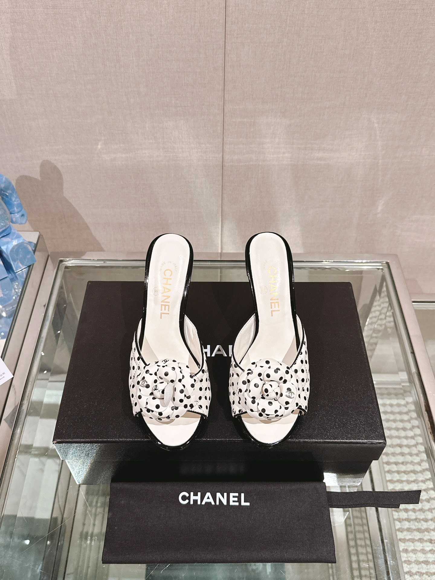 Chanel Violonme
 Chaussures Escarpins À Talons Hauts Pantoufles Couleur rose Genuine Leather Peau de mouton Collection printemps – été