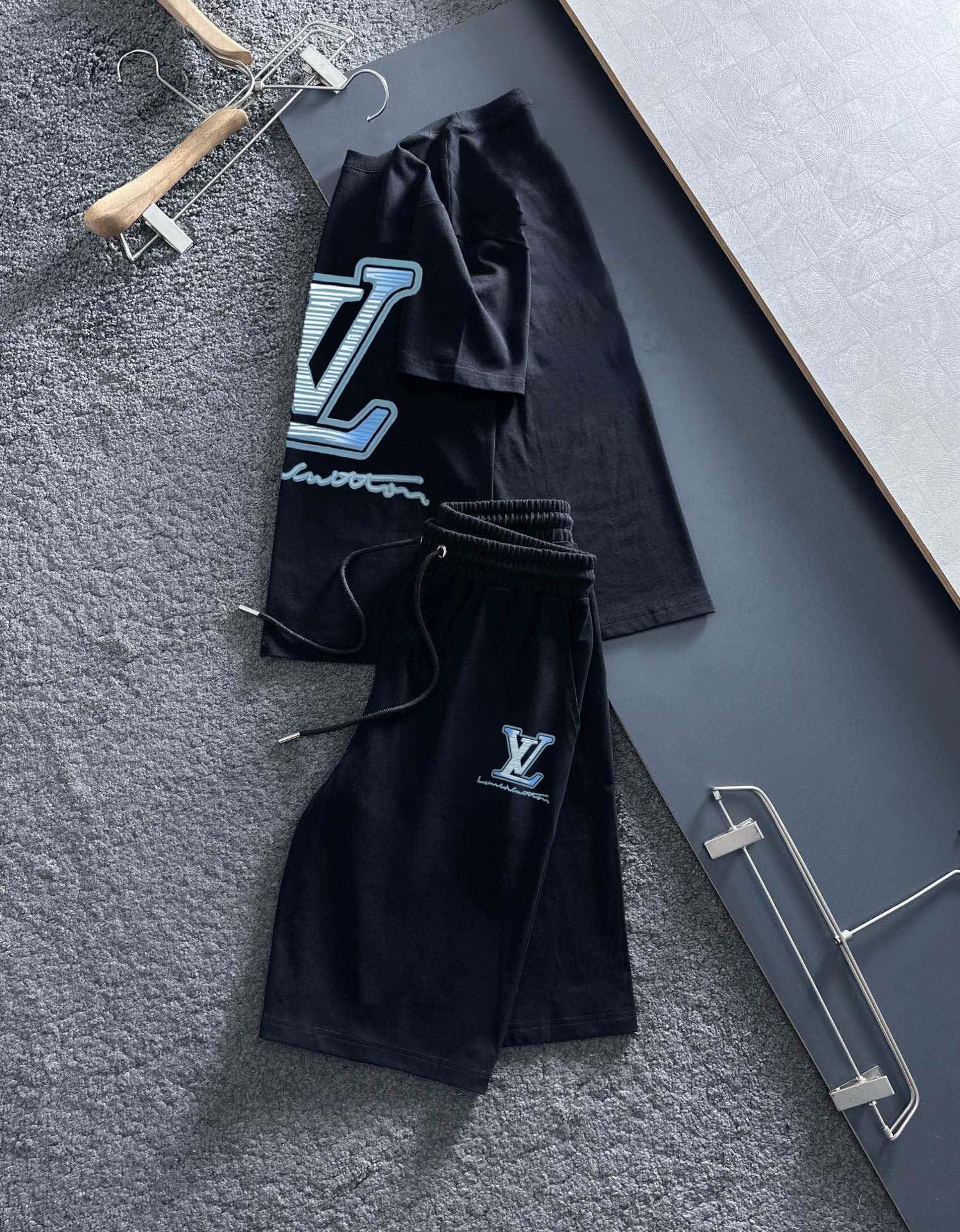 Louis Vuitton Vêtements Shorts Tenues Deux Pièces & Ensembles Assortis