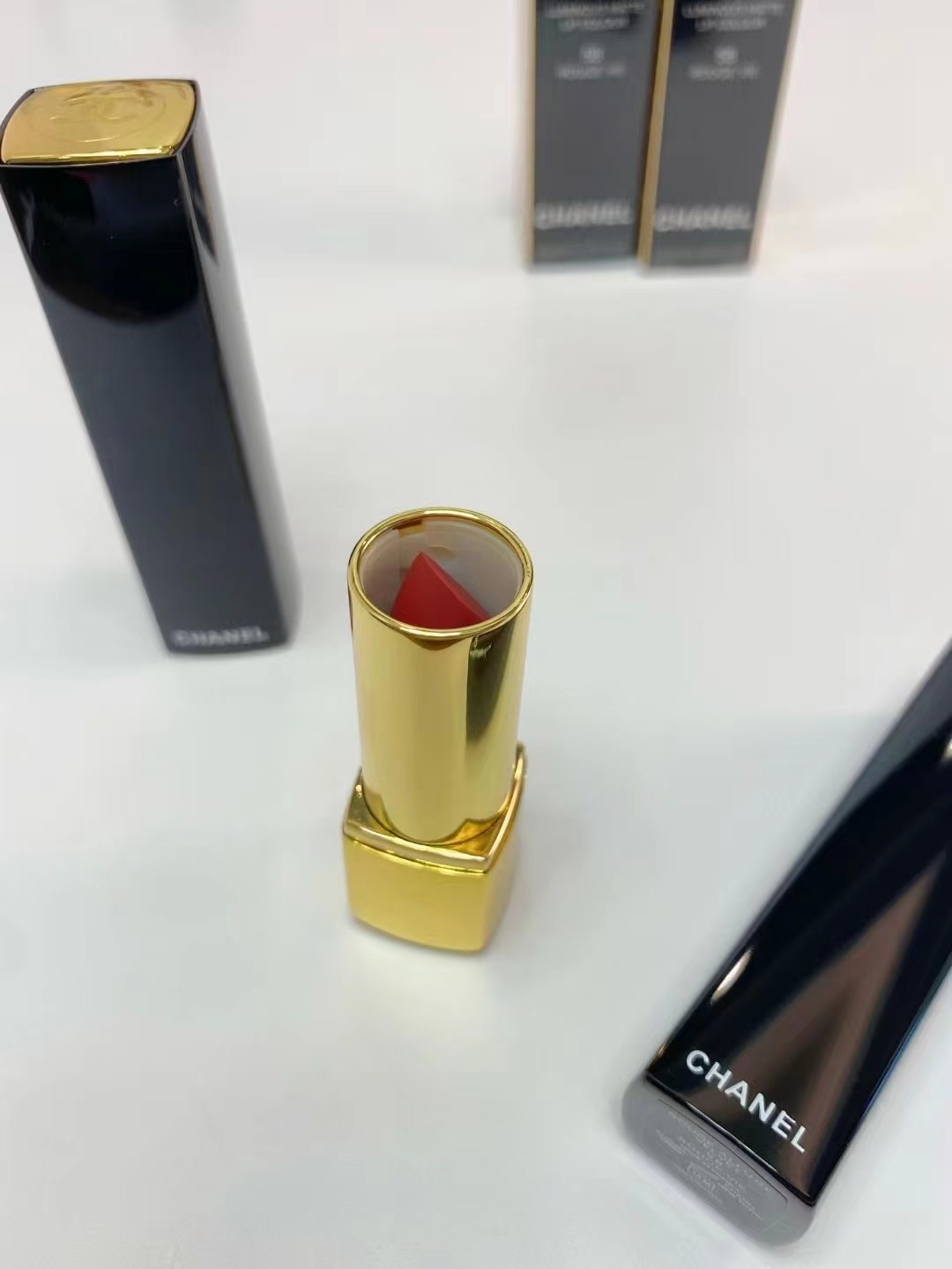 62。香奈儿按压口红3.5g
🔜 一比一质量❗️1⃣6️⃣色：51#，54#，56#，57#，58#，61#，62#，63#，69#，77#，78#，176#，196#，209#，211#，212#。
【私模出货】香奈儿按压口红3.5g
色号：51+54+56+57+58+61+62+63+69+77+78+176+196+209+211+212