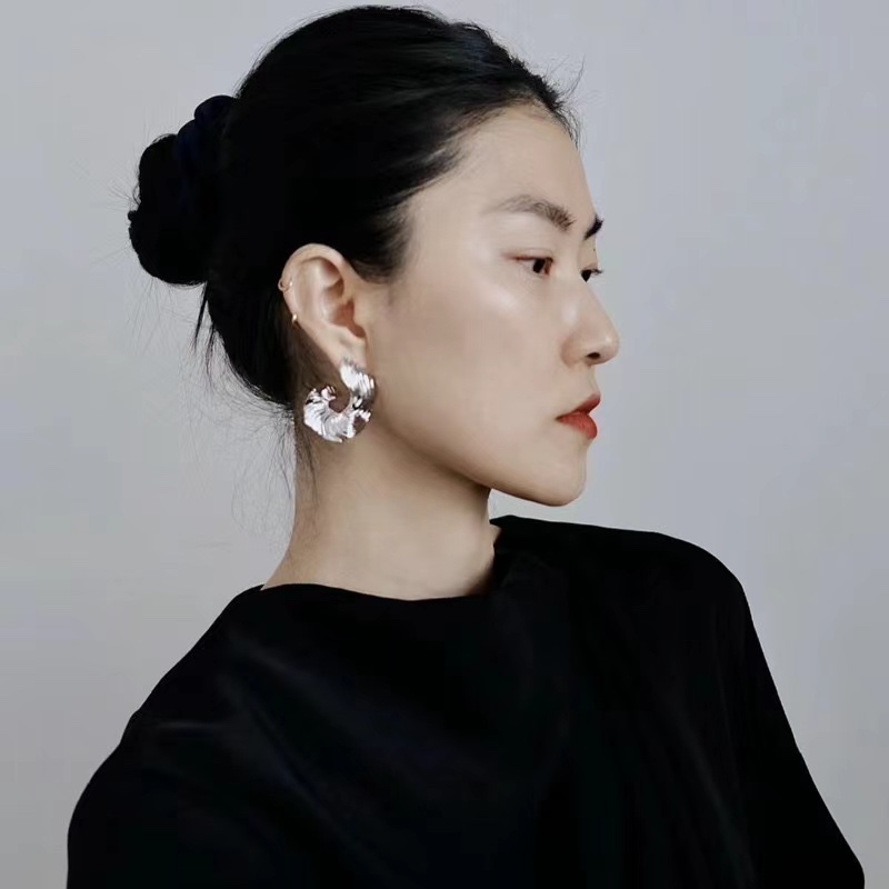 【】Wens  耳钉  爆款新品 精致耐看 华丽登场，整体细节非常令人惊喜，典雅而时尚，突显法式高雅气息