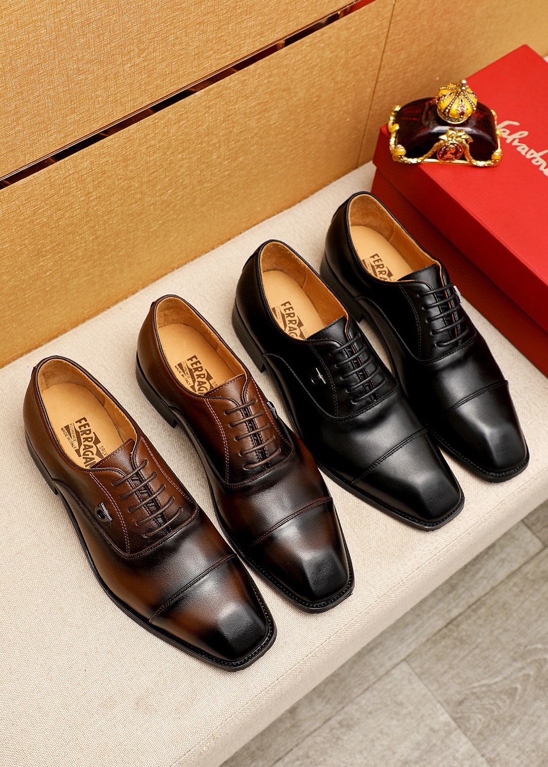 P240 💐 
商品商标：Ferragamo「 菲拉格慕」商务皮鞋
正码码数:   38-44（45.46🉑️订制）
商品材料：精选 进口小牛皮鞋面，进口水染牛🐂皮内里。强烈立体视觉效果，橡胶大底
颜        色：2⃣️色可选