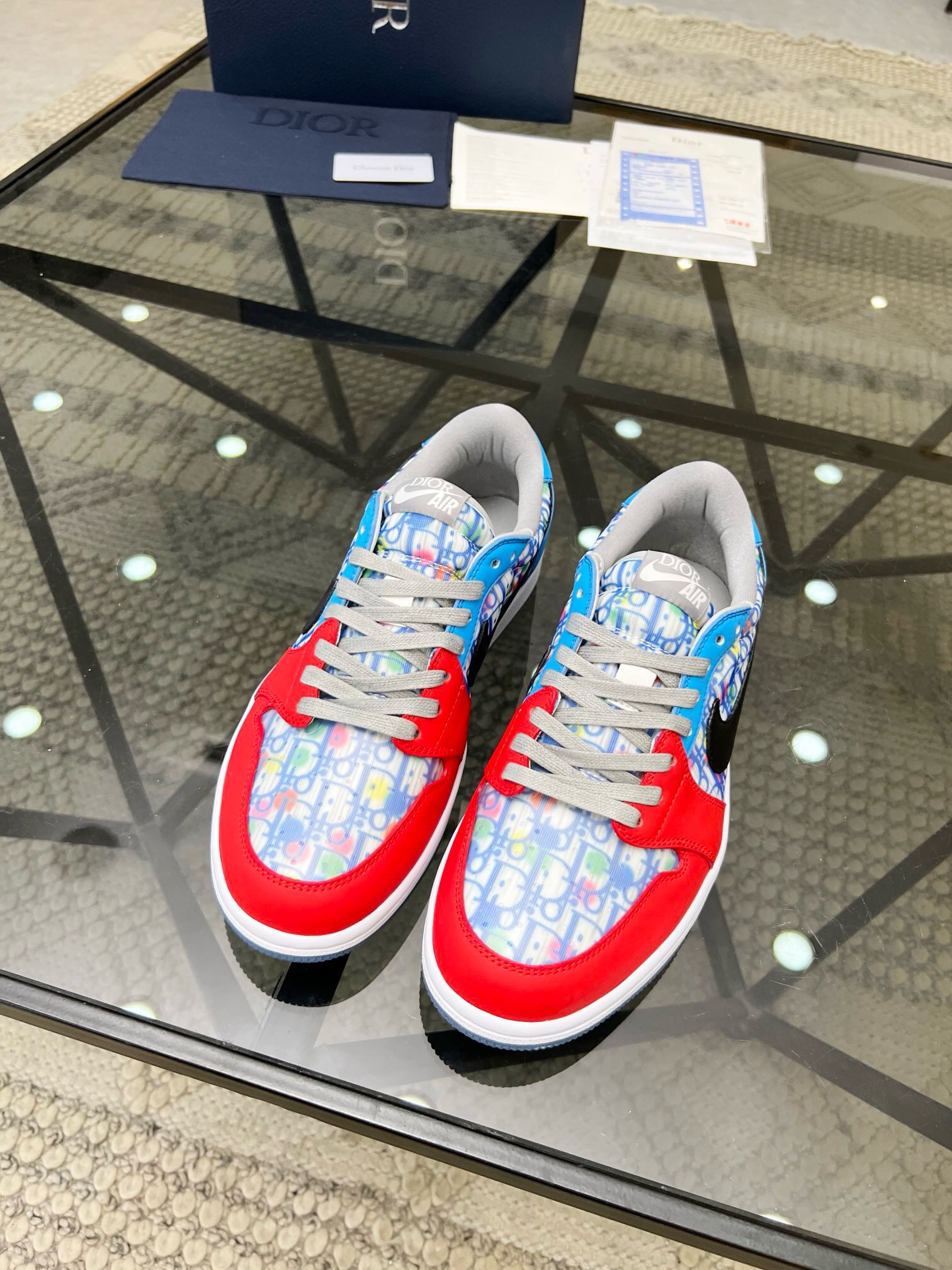 NO:218283,Brand DIOR color original color matching, code number 38-45 customized 46 price Material Dior counter new casual shoes!  High-quality Dior/ Nike AIR top-level co-branded version, the shoe is made of selected calfskin, and the shoe body is made of milky white cowhide. The crystal outsole is printed with the Dior logo to highlight the identity of the sneakers. The original version is purchased with the top replica, and the details are absolutely perfect!  Welcome to compare Dior casual shoes, dior, dior, cowhide19860909品牌DIOR 颜色原版配色 码数38-45定做46 价格 材质迪奥专柜新品休闲鞋！高品质 Dior/ Nike AIR顶级 联名正确版本,鞋款采用精选小牛皮制成,鞋身由乳白色牛皮拼接组成.水晶大底分别印有Dior徽标以彰显球鞋的身份 原版购入顶级复刻,细节绝对满分！欢迎对比,Dior休闲鞋,dior,dior,cowhide,Men's shoes