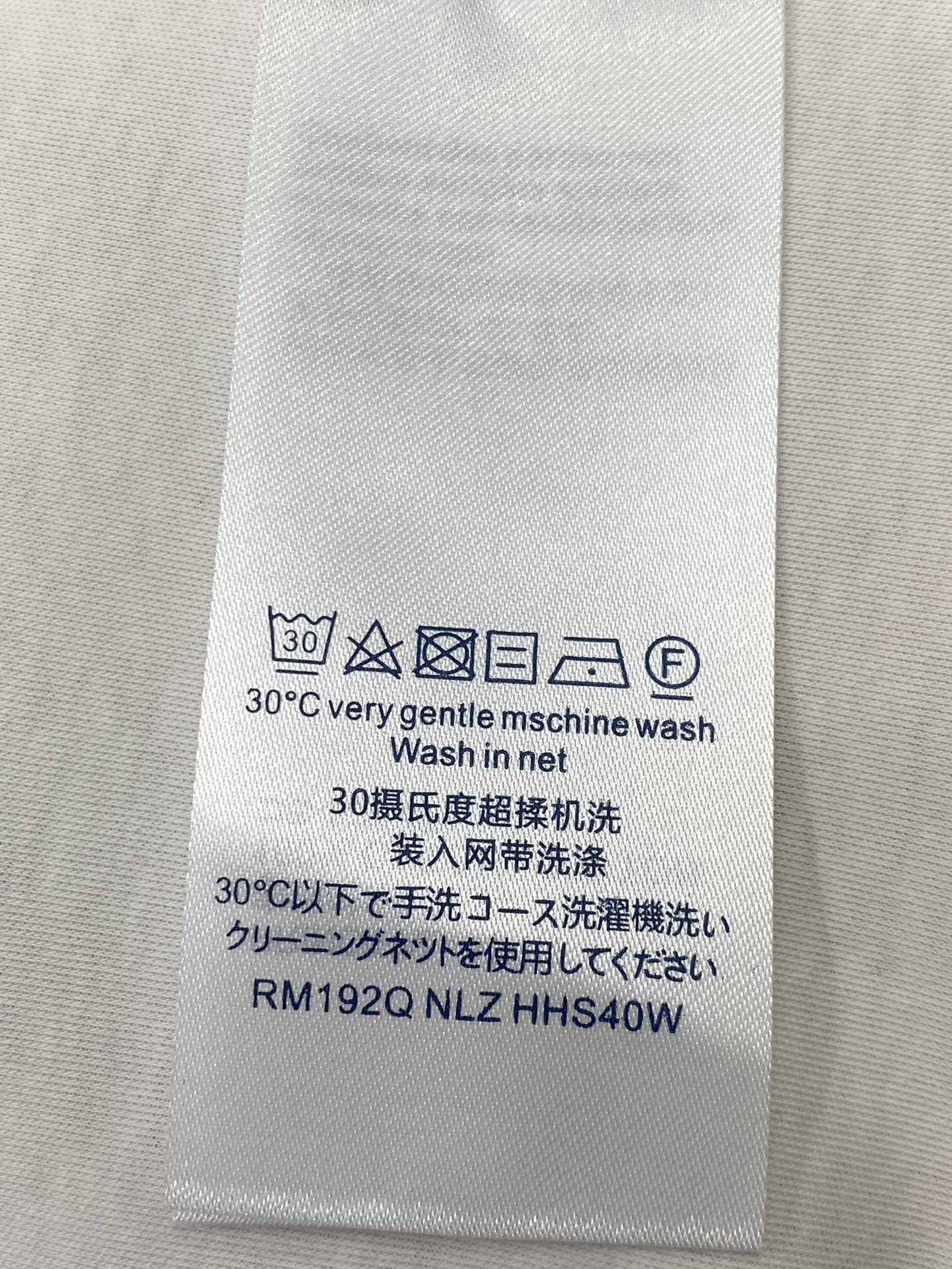 独家首发高端原单品质Louisvuittin*24/新款链条️装饰粉色小兔子印花链条️圆领短袖T恤面料质