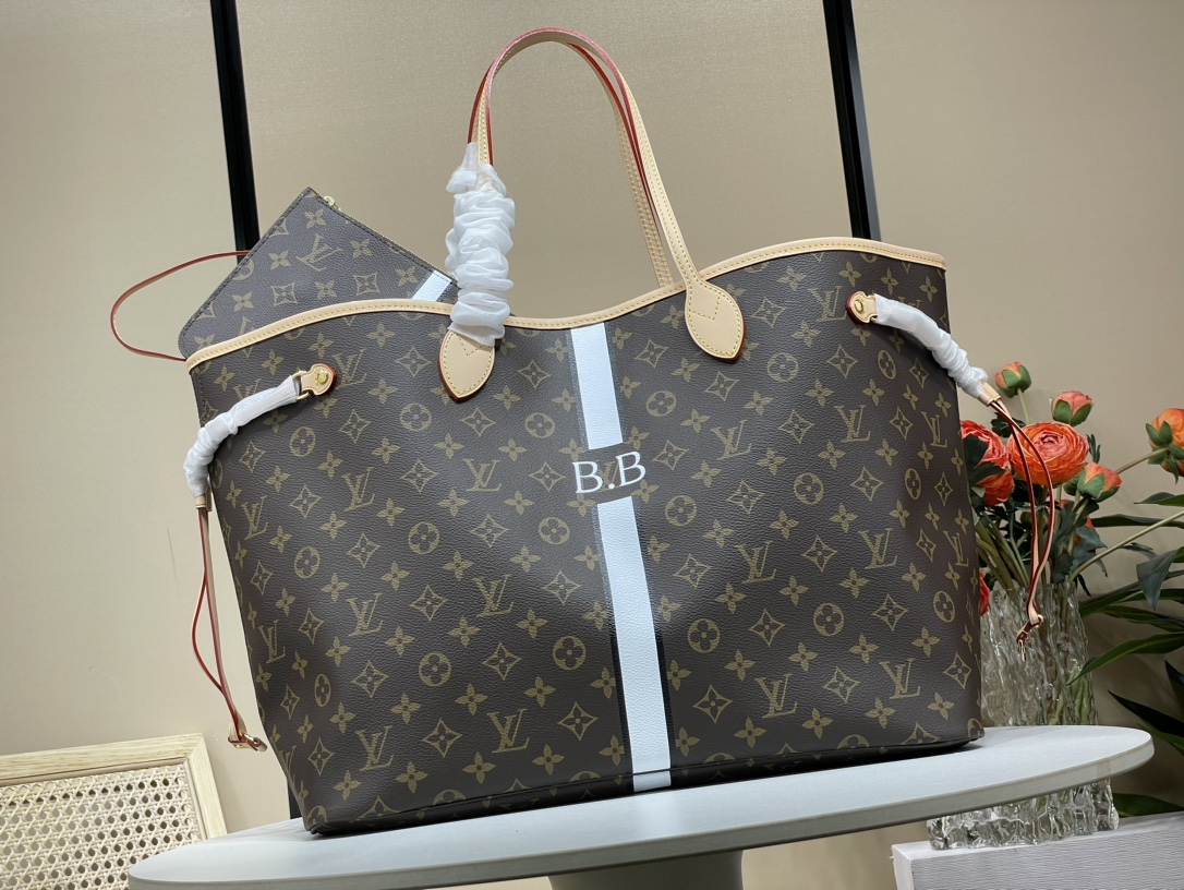 Louis Vuitton Rare matching counter goodsCustom order, painted