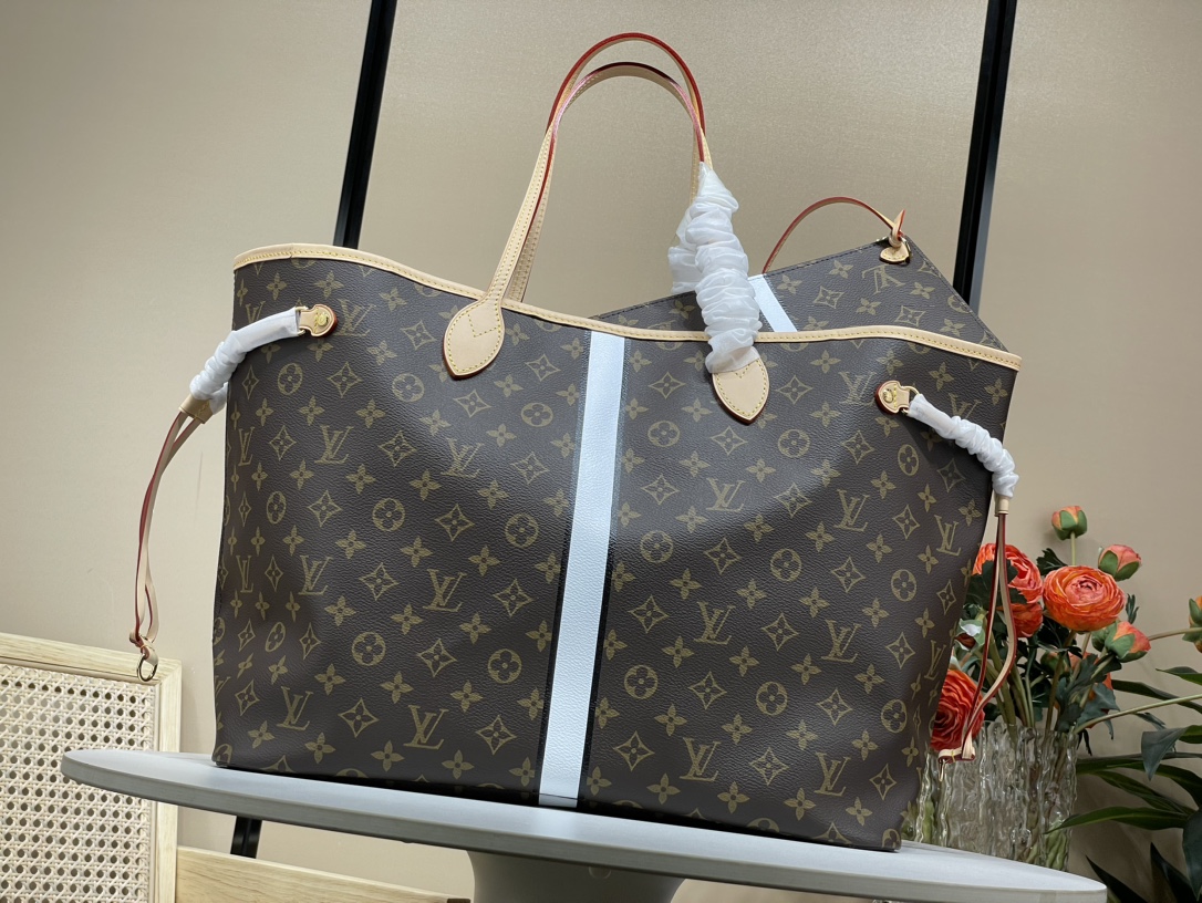 Louis Vuitton Rare matching counter goodsCustom order, painted
