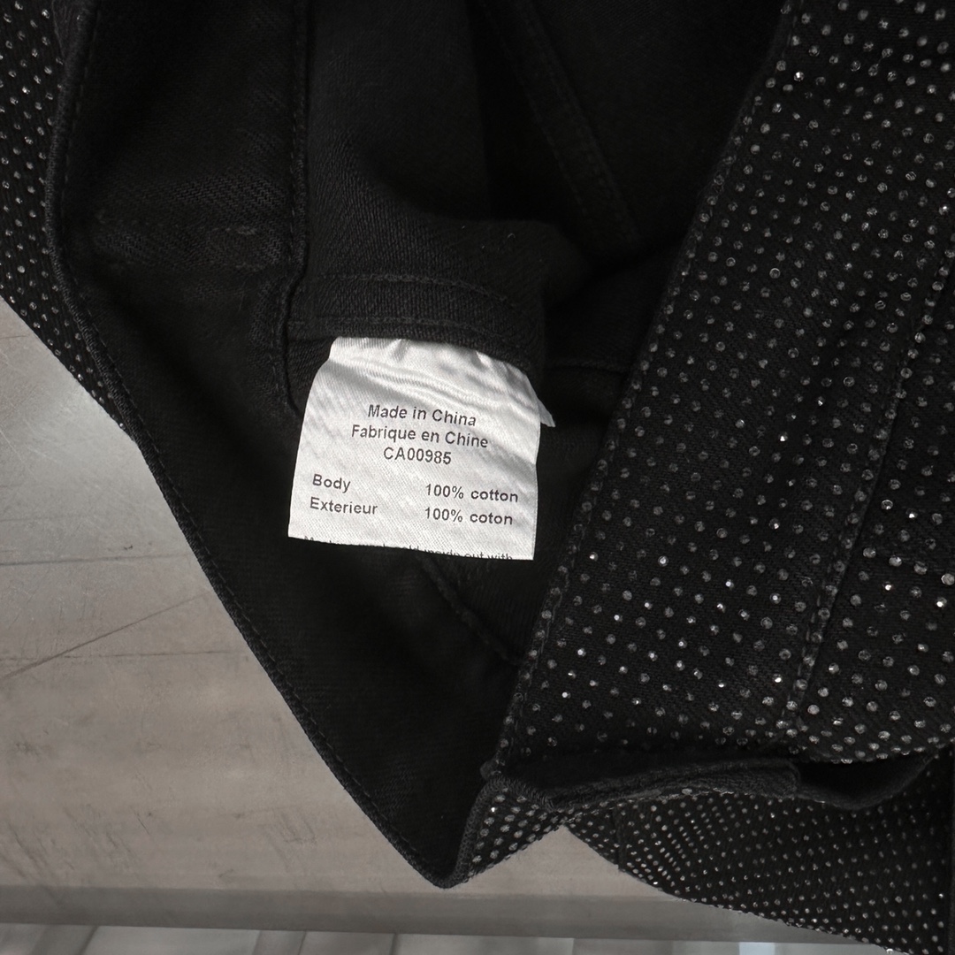 Alexander wang｜新款牛仔外套，纯棉牛仔面布，整身重工高温烫钻工艺，短款高腰版型遮肉显腿长，整身重工同色烫钻