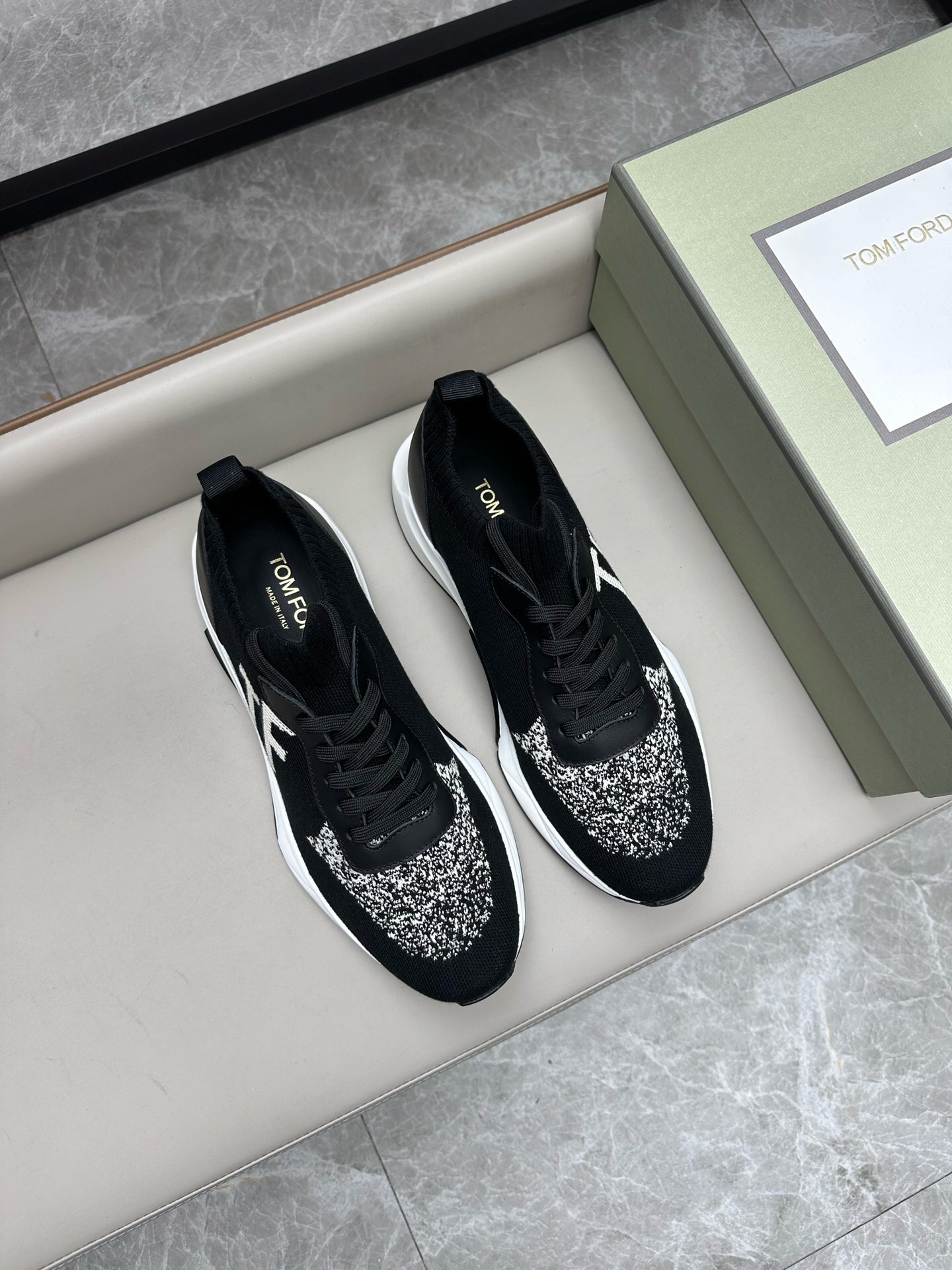 NO:216603,Brand TOM FORD Color original color matching Number 39-44 Custom made 38454647 Price Material Tom & Ford ~ ​​Latest model Men's casual shoes High-end Original 1:1 Top-notch fashion trend details impeccable using imported flying weaving to make original breathable Comfort Foot feel comfortable and superior quality Original replica outsole, Tom Ford, tom ford19860909品牌TOM FORD 颜色原版配色 码数39-44定做38454647 价格 材质汤姆&福特～最新款 男士休闲鞋 高端 原单1:1顶级货时尚潮流细节无可挑剔采用进口飞织制作原版透气 舒适 垫脚脚感舒适品质优越原版复刻大底,汤姆·福特,tom ford,Men's shoes