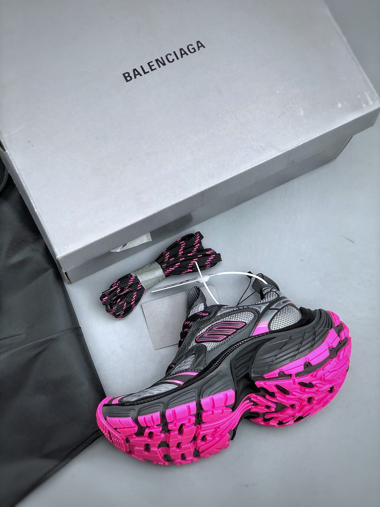French Luxury Brand - BALENCIAGA Cargo Sneaker 5XL Oversized Silhouette - Shoe 3