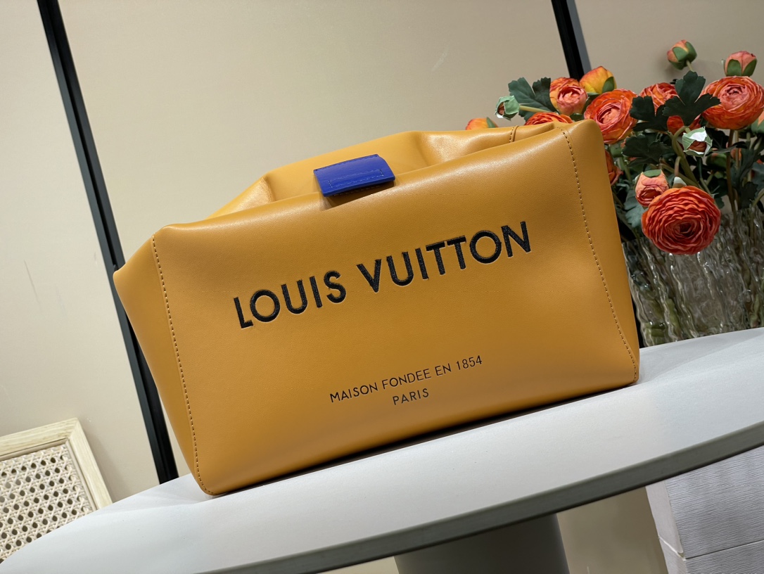 Kopen verkopen
 Louis Vuitton Tassen handtassen Clutches Tote Tas Geel Koeienhuid M24578