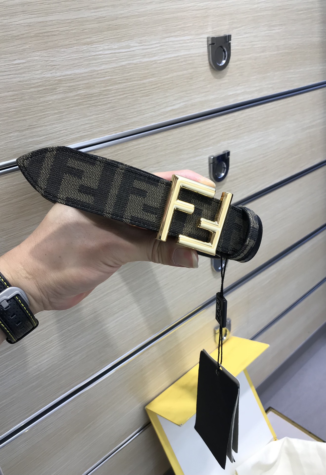 NO:138505,Delivery counter packaging, punching needle, width 35 MM, size 75 80 85 90 95 100 euros, original jacquard FF brown fabric belt, pure hand-wrapped, matched with original single ruthenium palladium electroplated F buckle, supports NFC original leather customization, impeccable texture, outstanding details, high-definition real shot, authentic price, quality assurance, non-market currency!  ,belt19860909配送专柜包装 打孔针  宽35 MM,尺码75 80 85 90 95 100欧 原版提花FF棕色织物皮带,纯手工包边 ,搭配原单钌钯电镀F扣,支持NFC 原产皮料定制,质感无可挑剔,出众的细节,高清实拍,货真价实,品质保证,非市场通货！,皮带,Belt