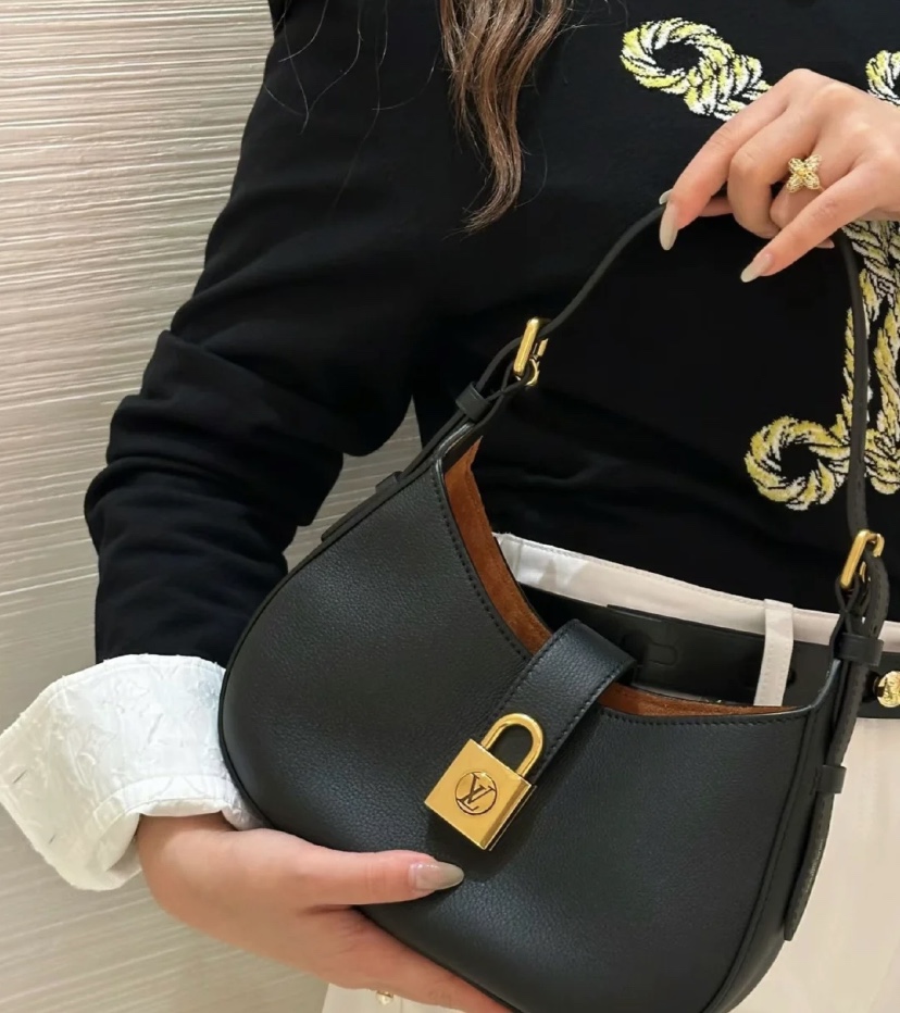 Louis Vuitton [Low Key Shoulder Underarm Handbag] M24885 Brown 24990 White 24611 Black Hot