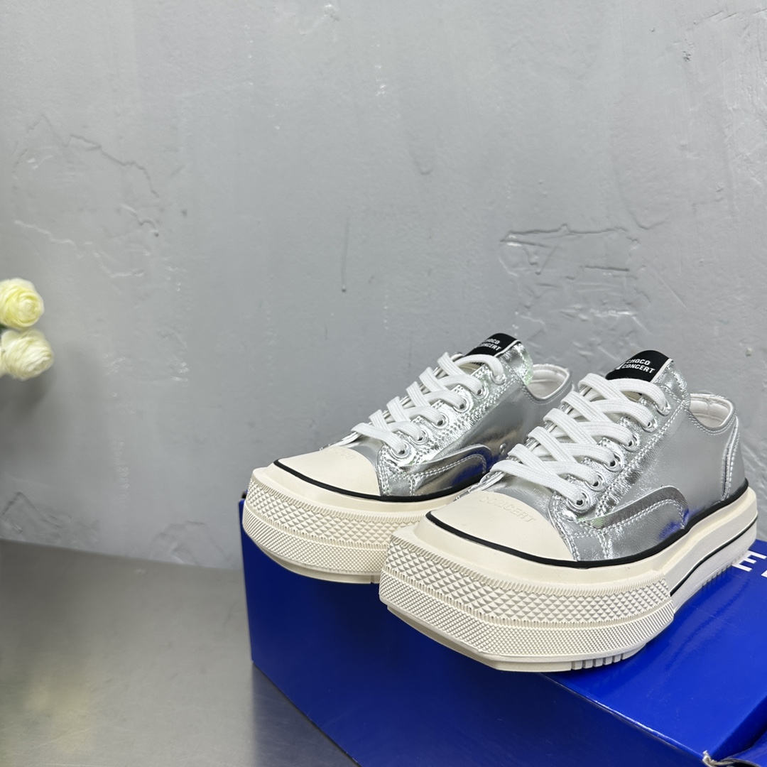 “Customized Cow Skin Shoes: Popular Worldwide with Unique Features”