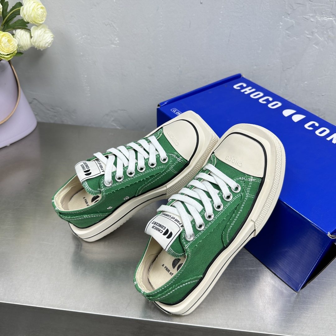 Fashion Highlights: Custom Coats and Flashback Shoes Lead Latest Collection - 图片 5