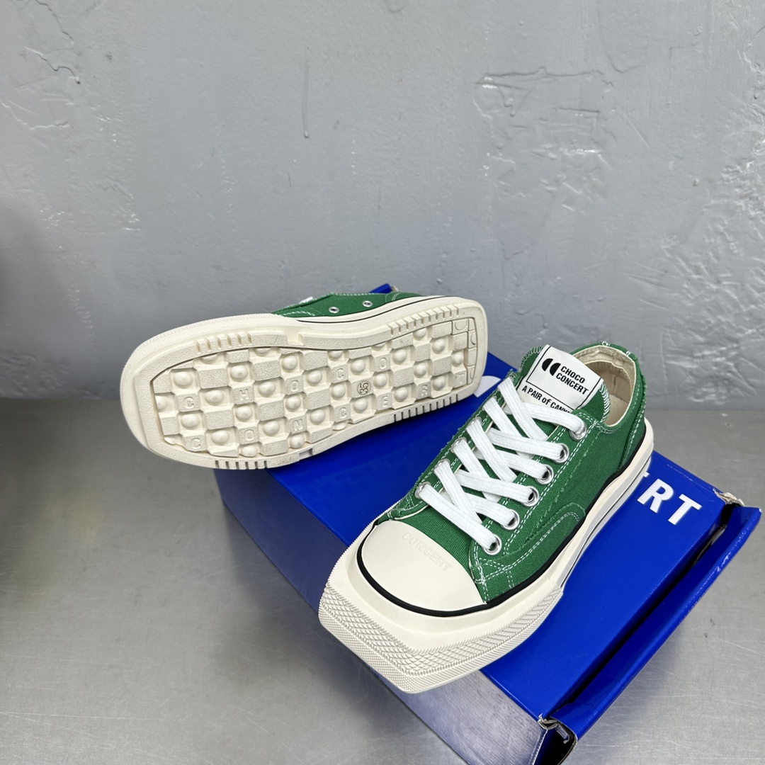 Fashion Highlights: Custom Coats and Flashback Shoes Lead Latest Collection - 图片 3