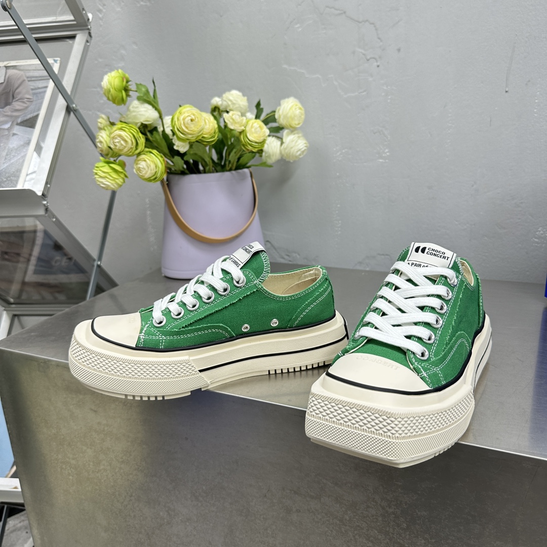 Fashion Highlights: Custom Coats and Flashback Shoes Lead Latest Collection - 图片 7