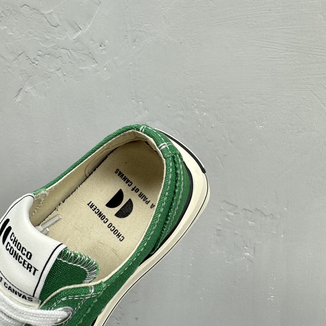 Fashion Highlights: Custom Coats and Flashback Shoes Lead Latest Collection - 图片 4