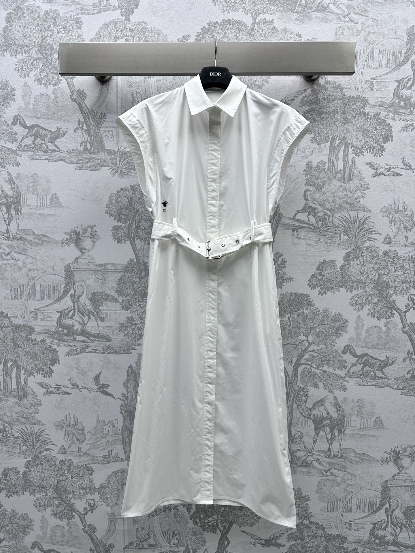 NO:696472,Dio* New Product Belt Sleeveless Shirt Skirt Customized YB Imported Density Twill Cotton Material Smooth and Glossy Texture Belt Adjustable Decoration Surface Accessories Development Sleeveless Wide-Brim Tailoring Pleated Slim Fit Simple and Advanced Precise Length Allows for More Diversified Wearing Can be worn with skirts Recommended Versatile Items Upper Body Elegant Temperament High Version 2 Colors, Dior, Skirts,19860909Dio*新品上架腰带无袖衬衣裙定制YB进口密度斜纹全棉材质 质感垂顺光泽 本布腰带调节装饰 面辅料开发 无袖宽边剪裁 压褶修身版型 简约高级 精准长度 让更为穿搭多元化 可裙子可外搭 推荐入的百搭单品 上身优雅气质   高版本2色,,dior,skirts,,Women's clothing