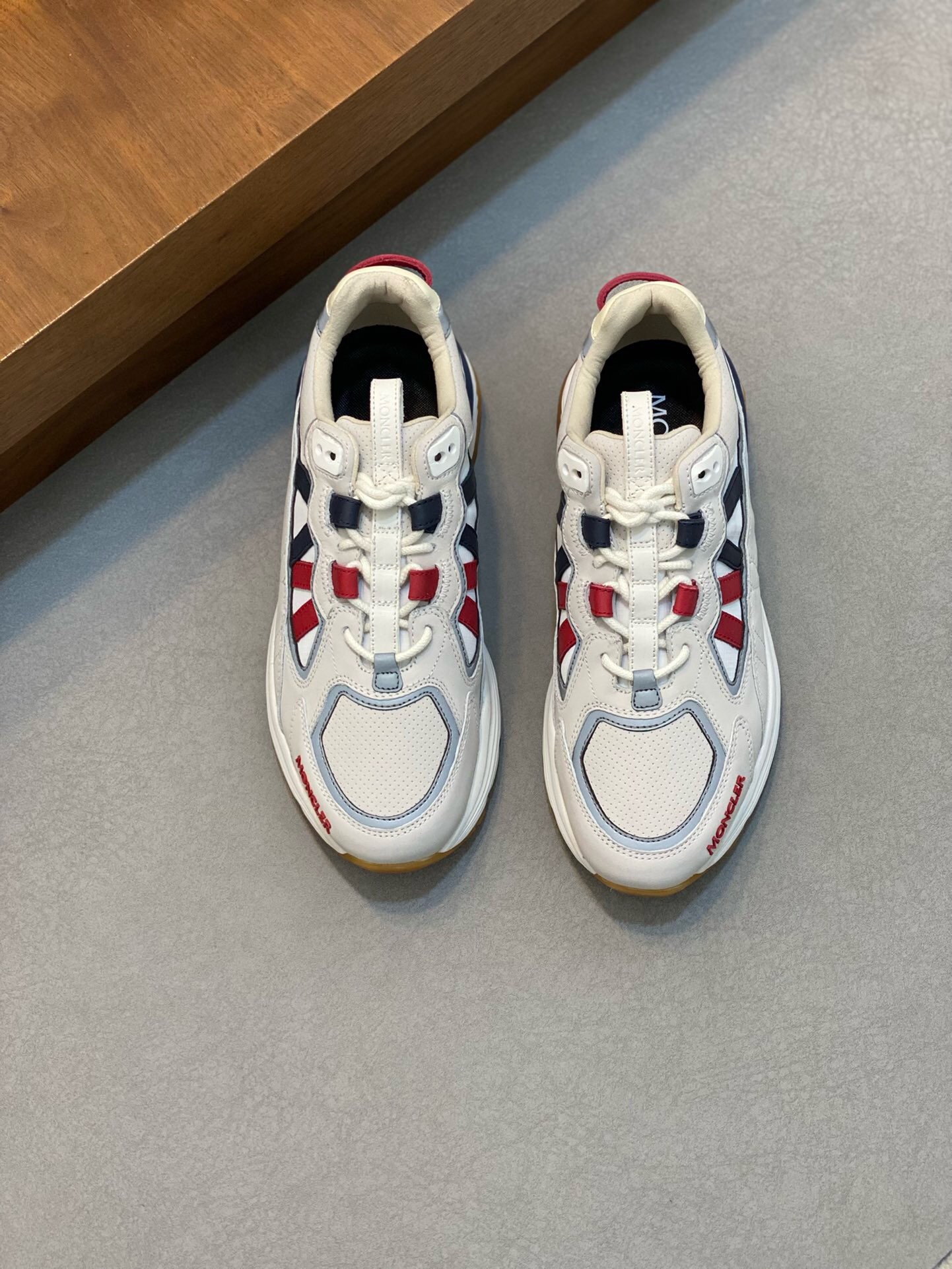 NO:218534,Brand MONCLER original color matching, size 39-44 standard size, price, new material masking products, official website, Moncler masking men's shoes and sneakers, imported fabric, neoprene, various materials are spliced, the upper is designed with shoelaces and rubber inserts, the heel Moncler logo, the outsole is made of TPU   rubber   high elastic rubber foam combination, which has high elasticity and high wear resistance, and improves comfort. It is worth buying whether it is the upper or color design!  , cover-up casual shoes, christian louboutin, Moncler, sneakers19860909品牌MONCLER 颜色原版配色 码数39-44标准码 价格 材质蒙口新品 官网Moncler蒙口男鞋运动鞋,进口布面、氯丁橡胶 各种材质拼接打造,鞋面采用鞋带和橡胶嵌件设计,后跟Moncler标志,大底采用TPU 橡胶 高弹橡胶发泡组合成型,具有高弹性高耐磨性,提高舒适性,无论是鞋面还是颜色设计都值得入手！,蒙口 休闲鞋,christian louboutin,Moncler,sneakers,Men's shoes