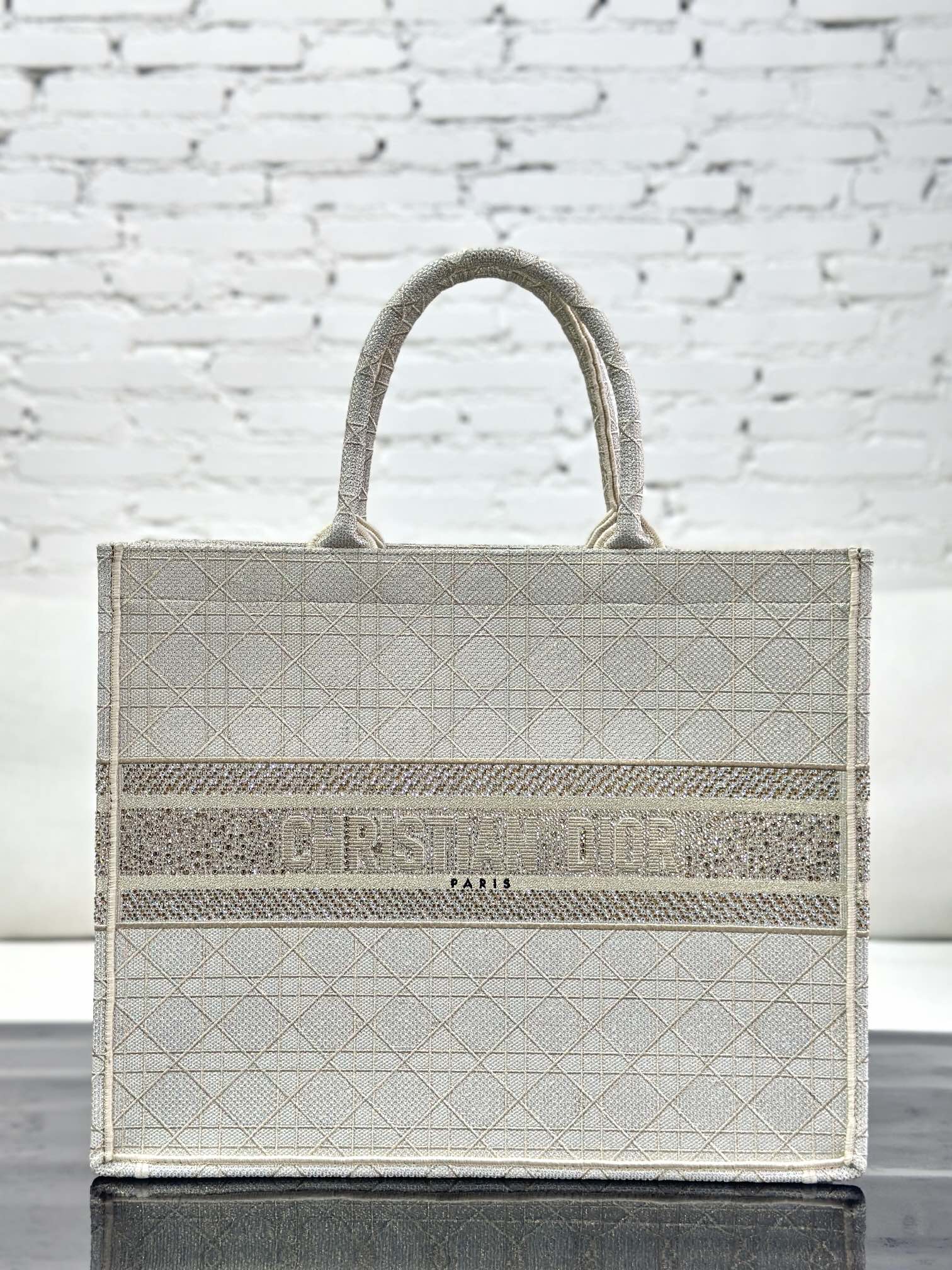 ديور Dior Book Tote حقيبة حقيبة يد حقيبة توتا النسخة المتماثلة بالجملة
 مطرز