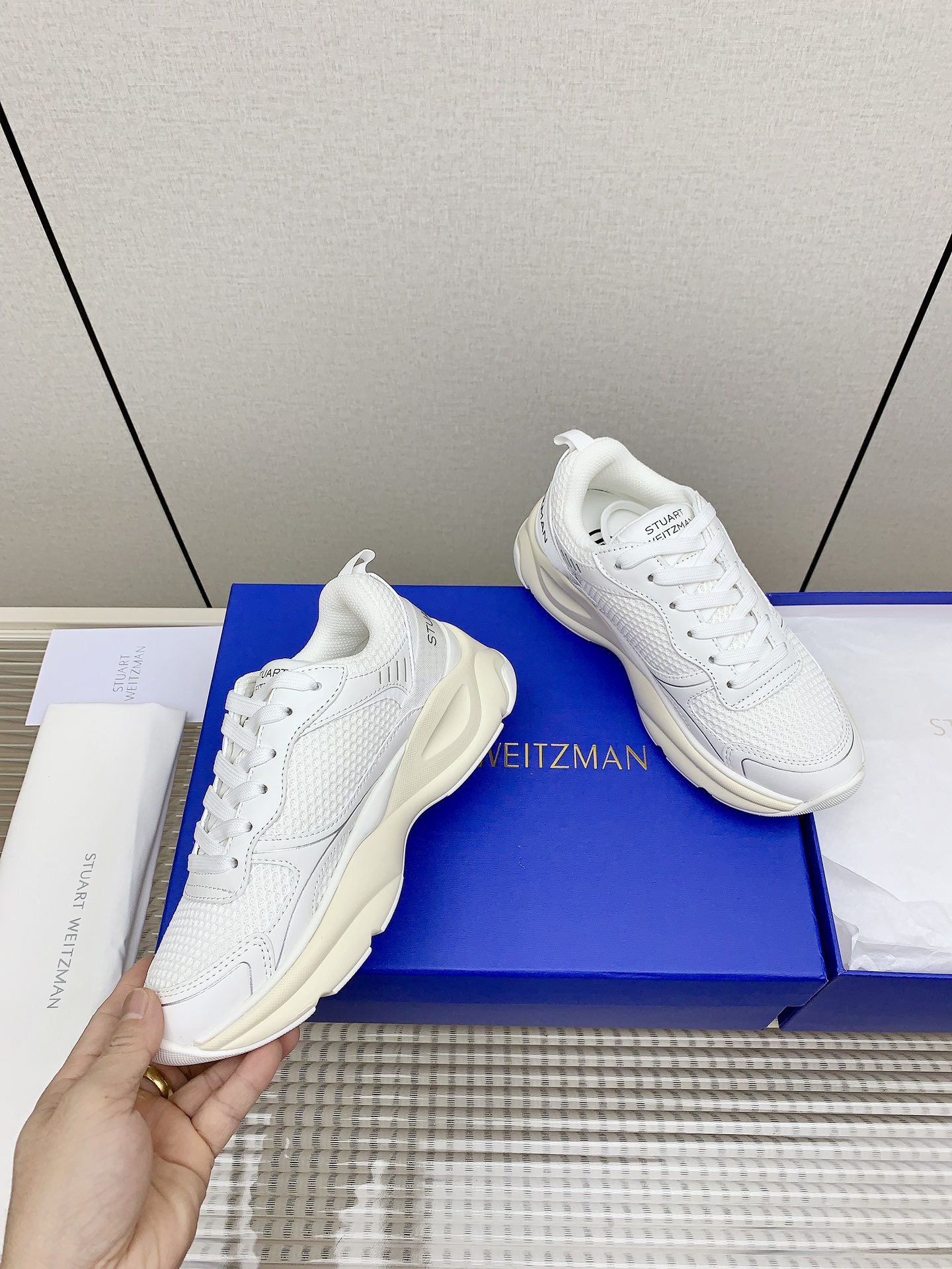 Stuart Weitzman Steinman SW Trainer Belt Sneakers: Fashionable and Functional High-Top Shoes - 图片 4