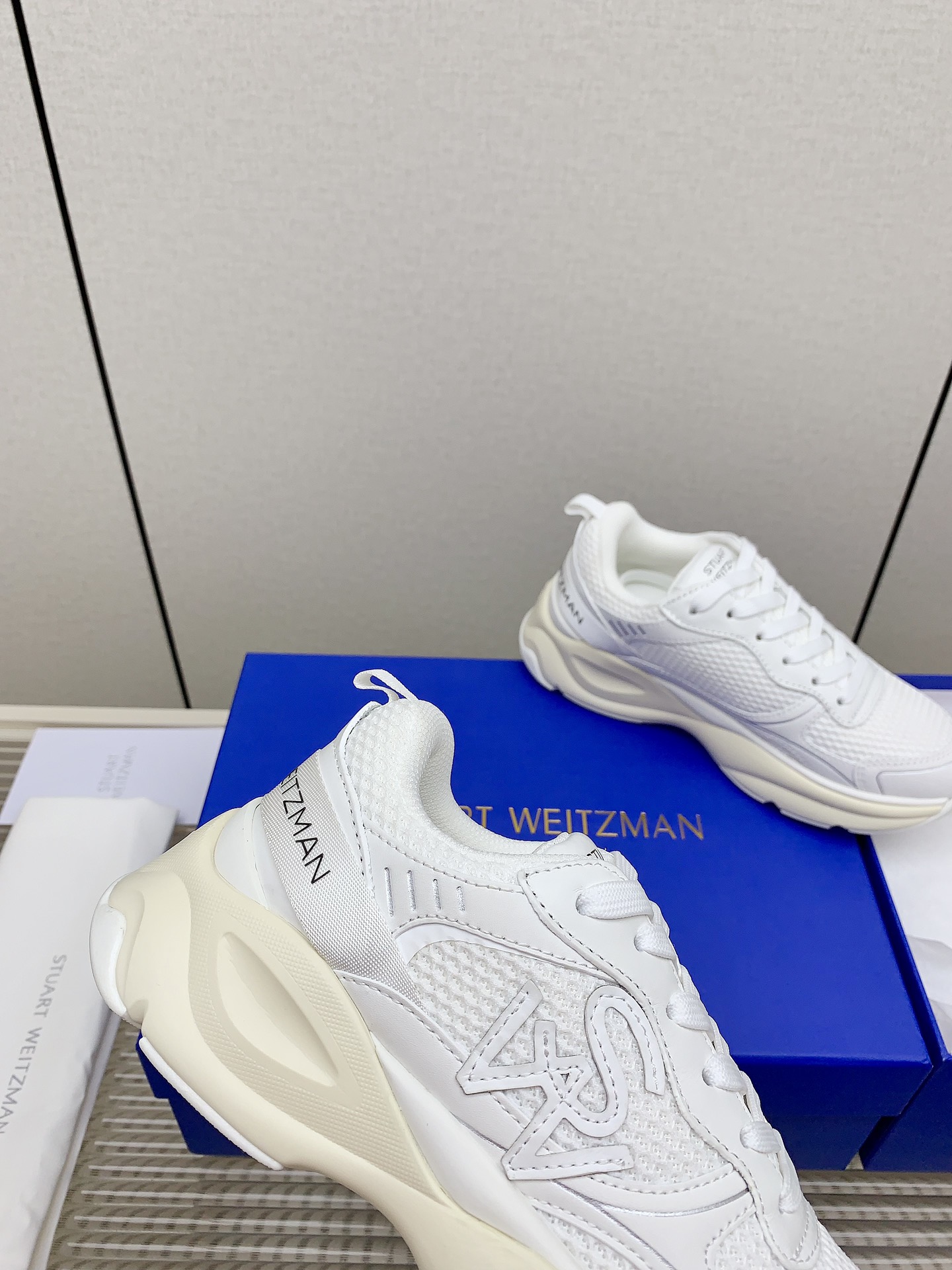Stuart Weitzman Steinman SW Trainer Belt Sneakers: Fashionable and Functional High-Top Shoes - 图片 7