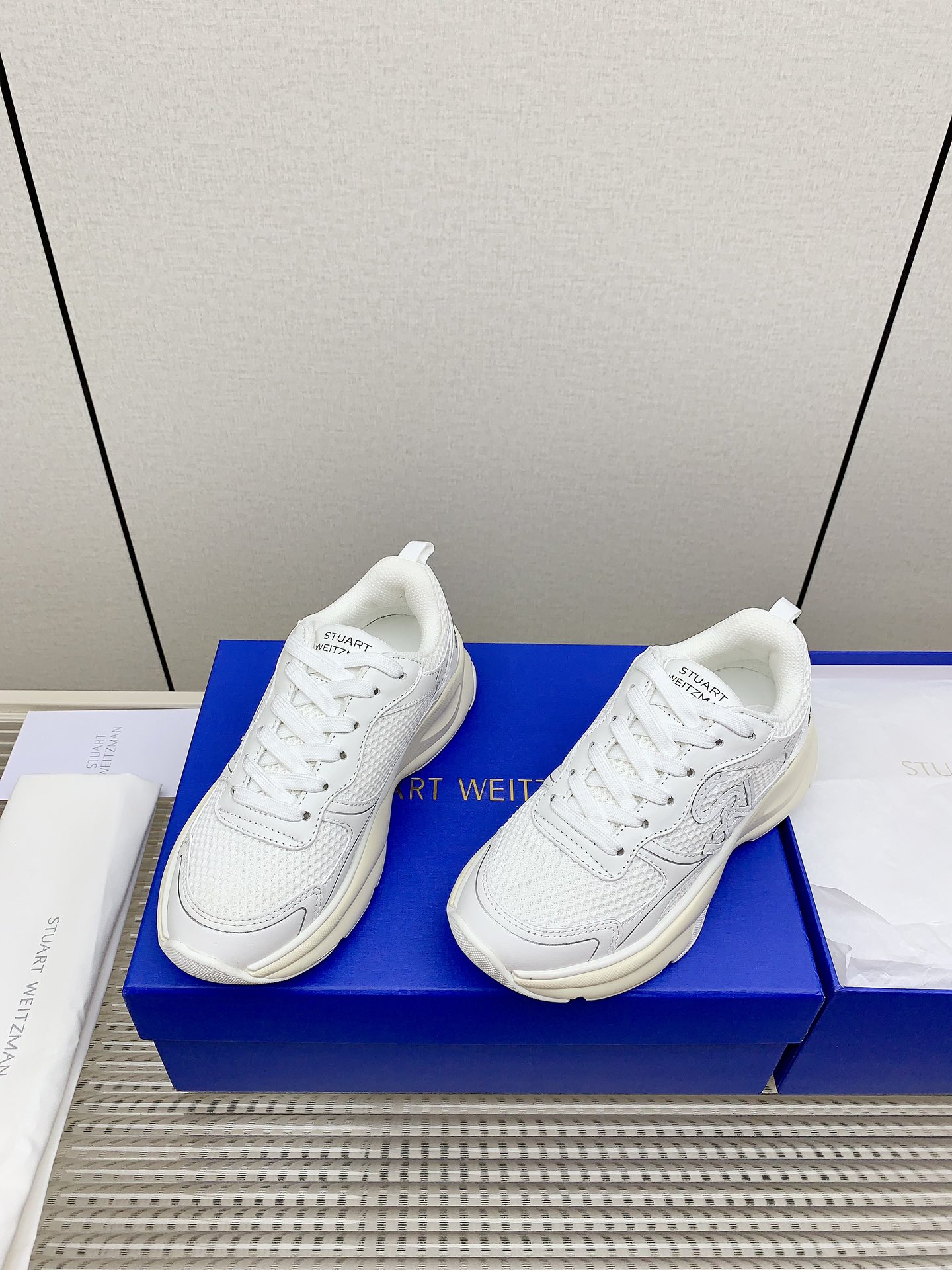 Stuart Weitzman Steinman SW Trainer Belt Sneakers: Fashionable and Functional High-Top Shoes - 图片 3