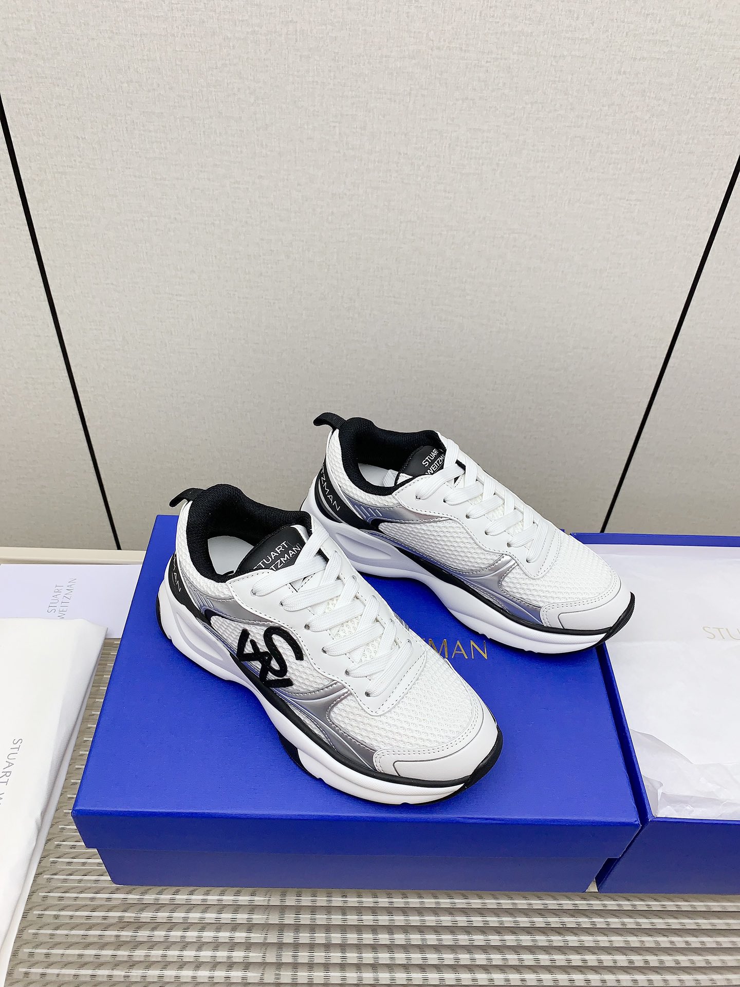 Stuart Weitzman Steinman SW Trainer Belt Sneakers: Fashion meets function with comfort and style. - 图片 2