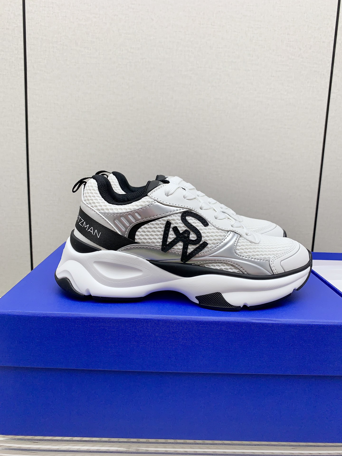 Stuart Weitzman Steinman SW Trainer Belt Sneakers: Fashion meets function with comfort and style. - 图片 5