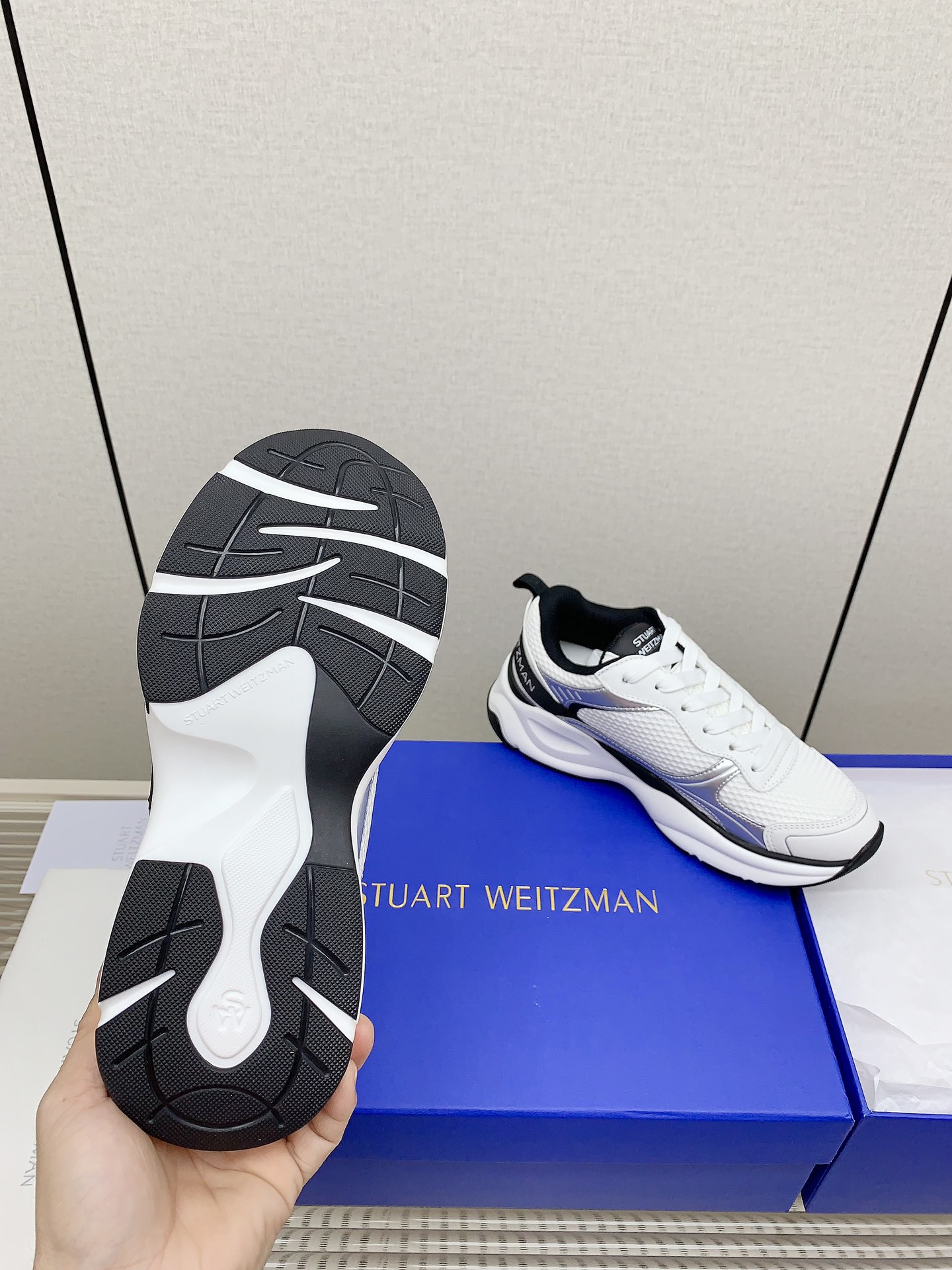 Stuart Weitzman Steinman SW Trainer Belt Sneakers: Fashion meets function with comfort and style. - 图片 9