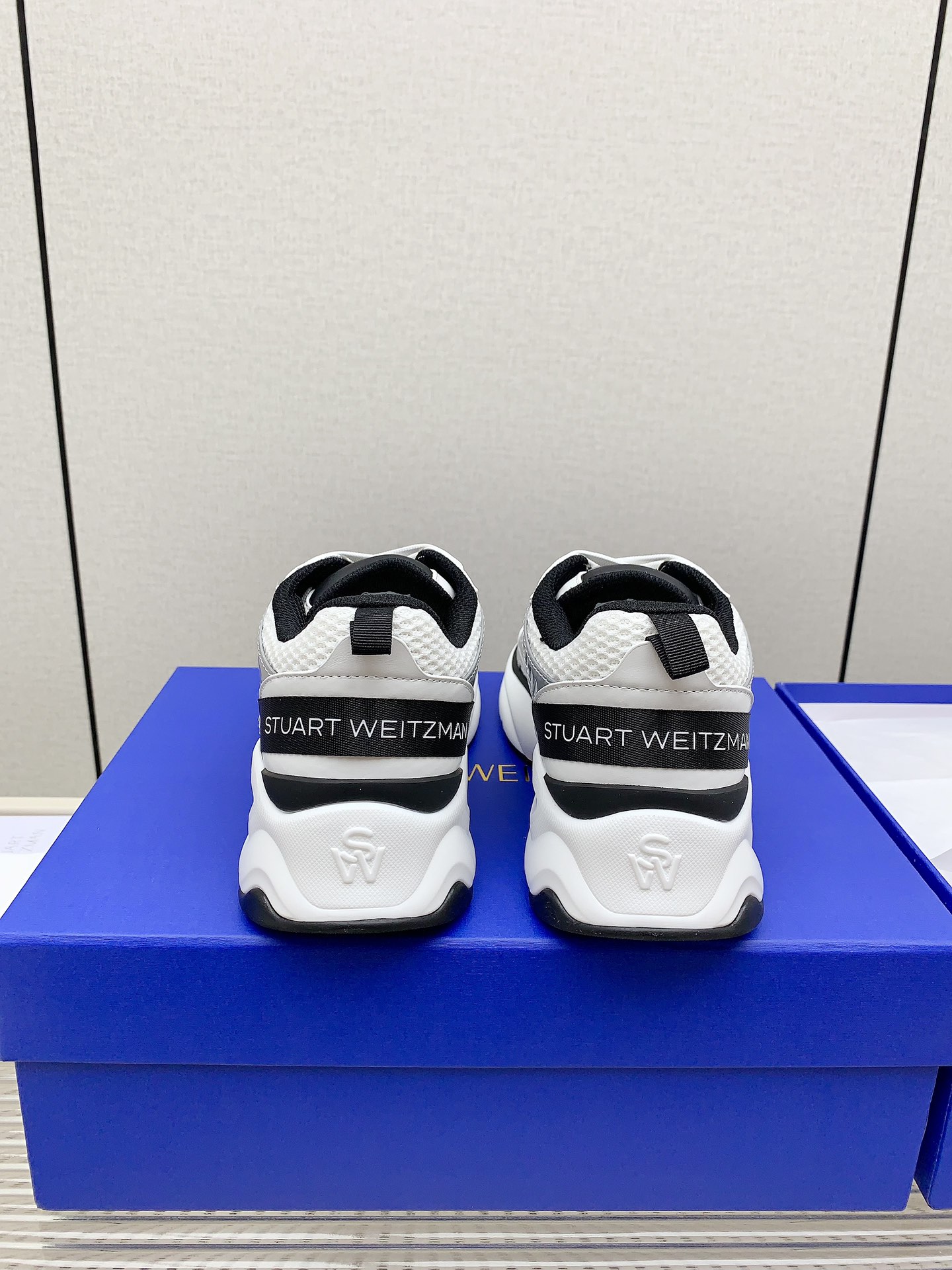 Stuart Weitzman Steinman SW Trainer Belt Sneakers: Fashion meets function with comfort and style. - 图片 6