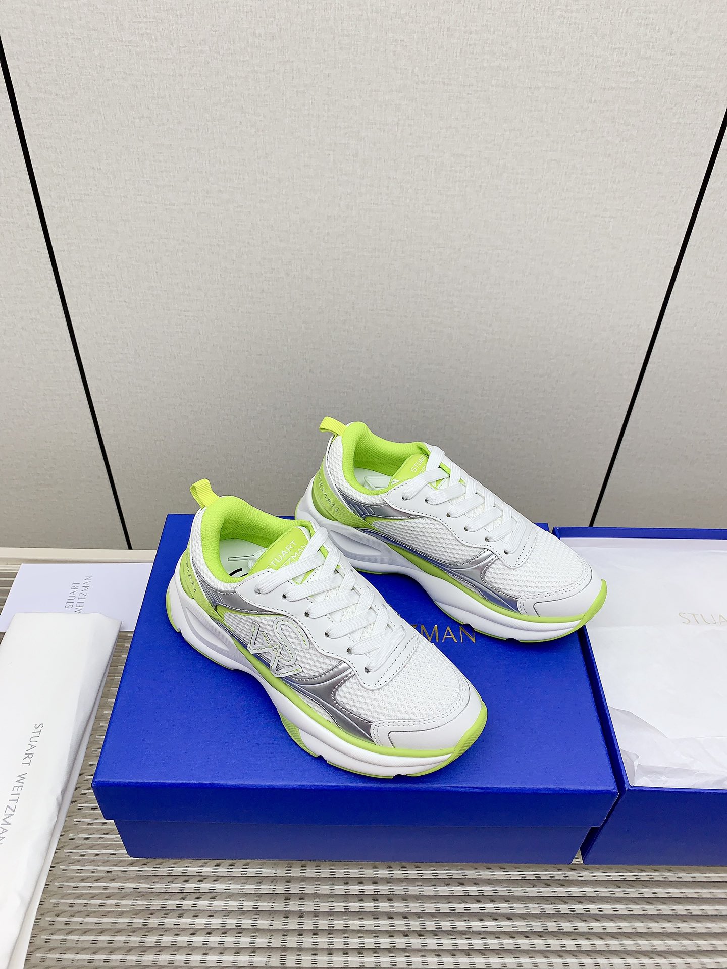 Stuart Weitzman Steinman SW Trainer Sneakers: Fashion meets functionality with comfort and style. - 图片 2