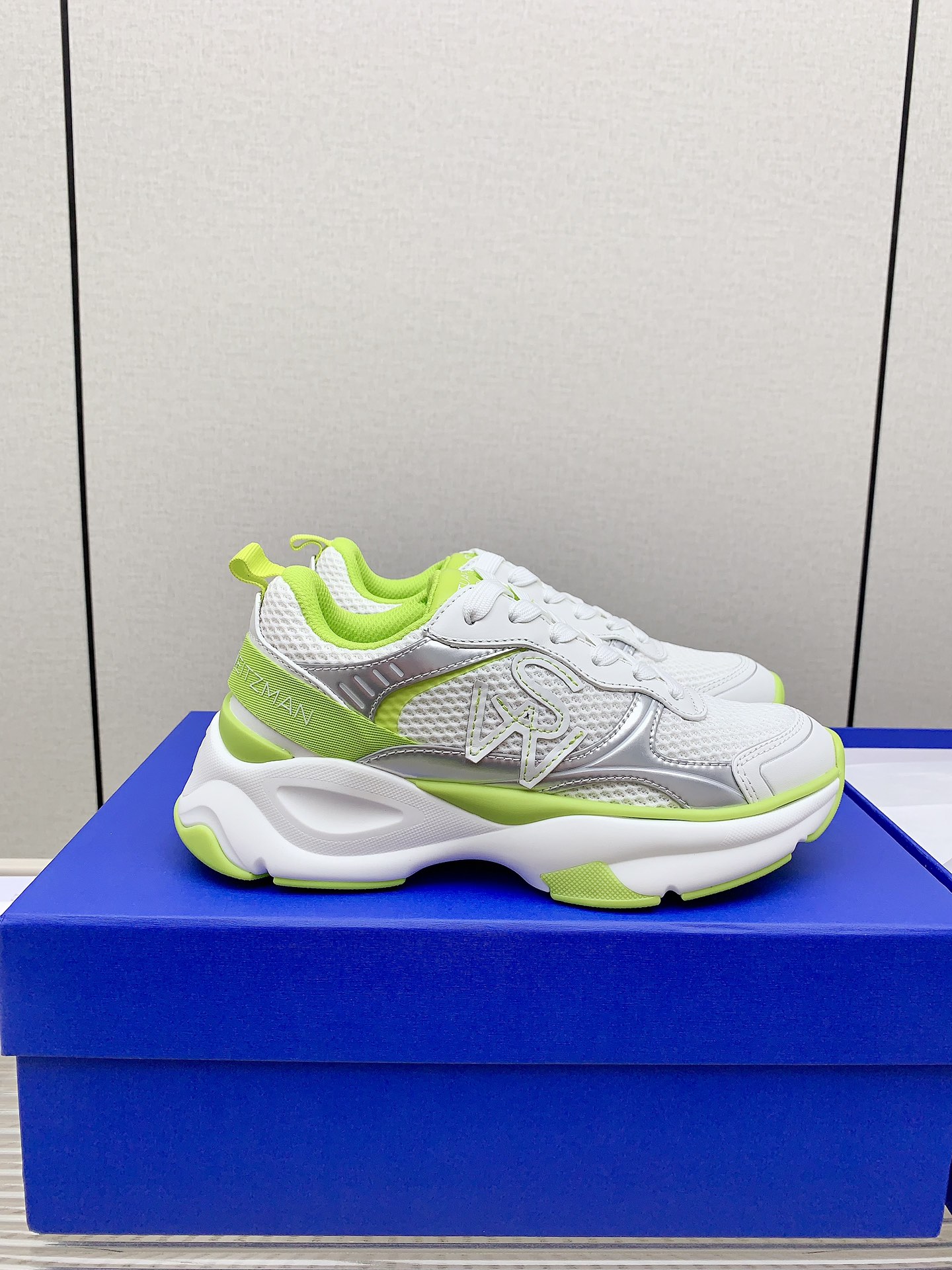 Stuart Weitzman Steinman SW Trainer Sneakers: Fashion meets functionality with comfort and style. - 图片 5