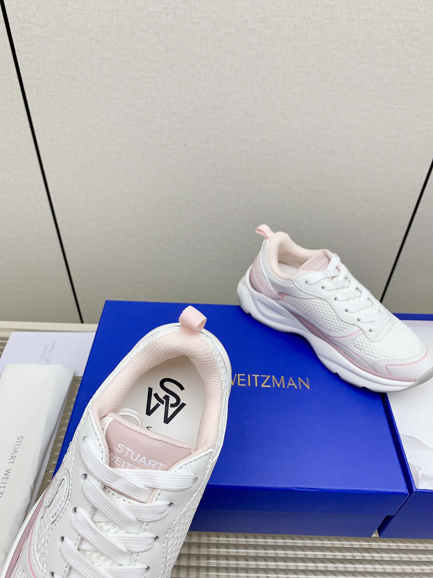 Stuart Weitzman Steinman SW Trainer Sneakers: Fashion meets functionality with comfort and style. - 图片 9