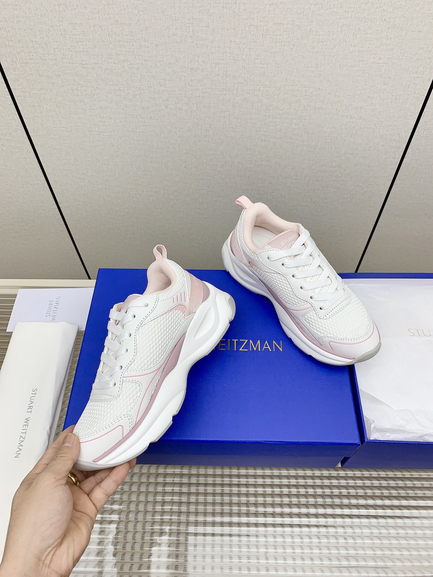 Stuart Weitzman Steinman SW Trainer Sneakers: Fashion meets functionality with comfort and style. - 图片 4