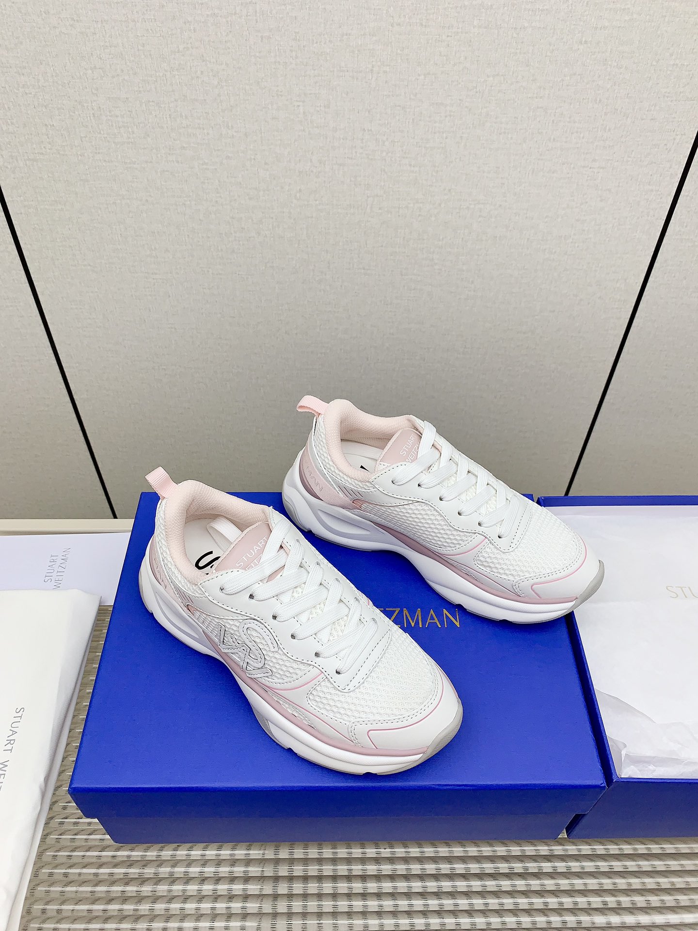 Stuart Weitzman Steinman SW Trainer Sneakers: Fashion meets functionality with comfort and style. - 图片 2