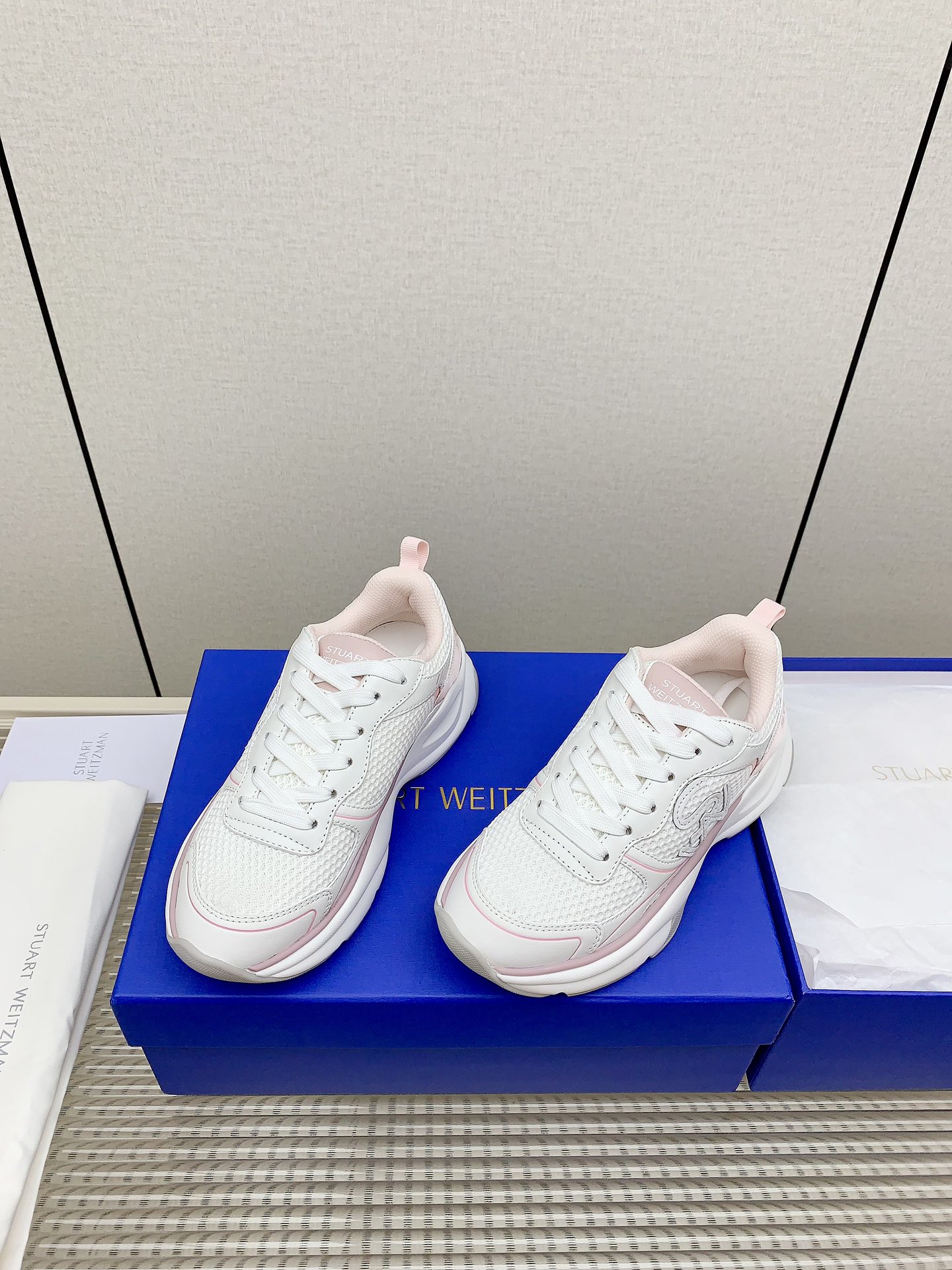 Stuart Weitzman Steinman SW Trainer Sneakers: Fashion meets functionality with comfort and style. - 图片 3