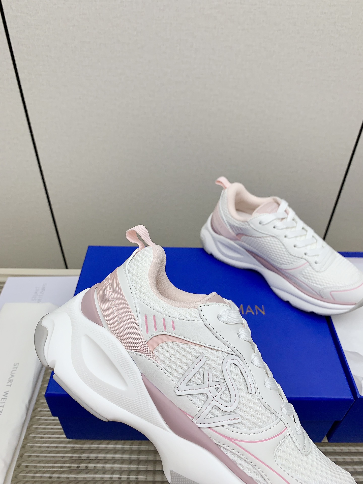Stuart Weitzman Steinman SW Trainer Sneakers: Fashion meets functionality with comfort and style. - 图片 7