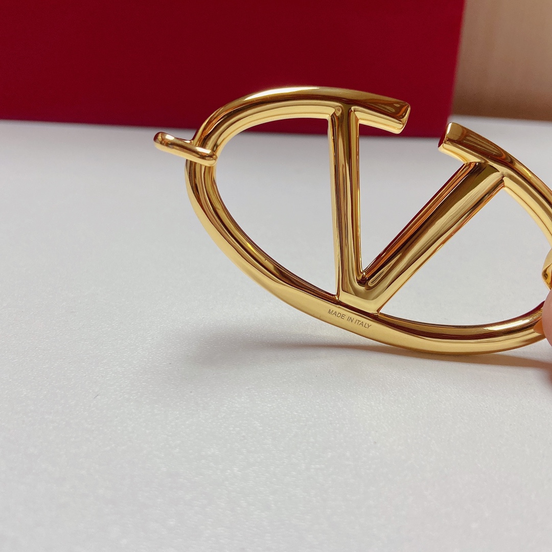 华伦天奴🆕🆕经典V字纯铜五金腰链，奢华高贵气质