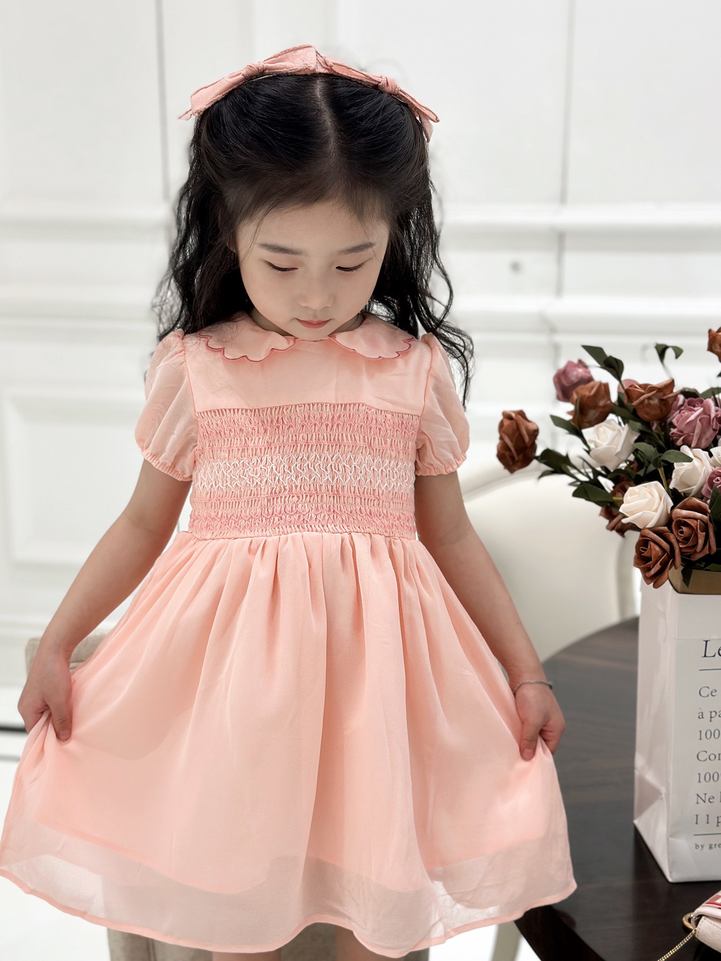 Todo el vestido es hermoso desde cualquier ángulo, sin puntos muertos.