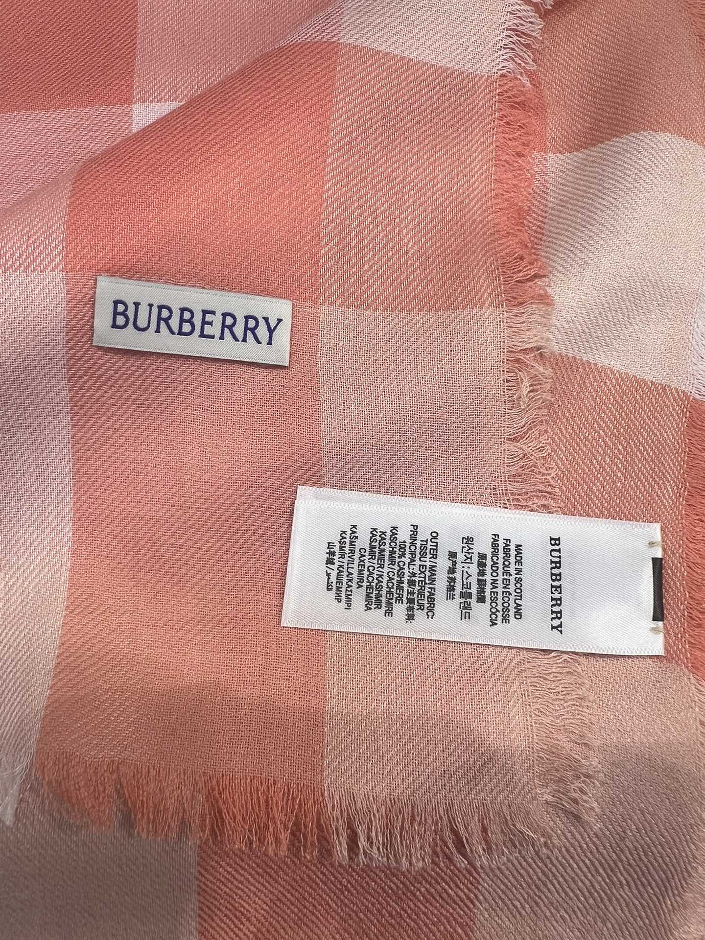 BURBERRY系列专柜最新同步！本系列经过专柜品质染色首道工序清洗后直接加工保持了原生态的柔顺亮泽薄如