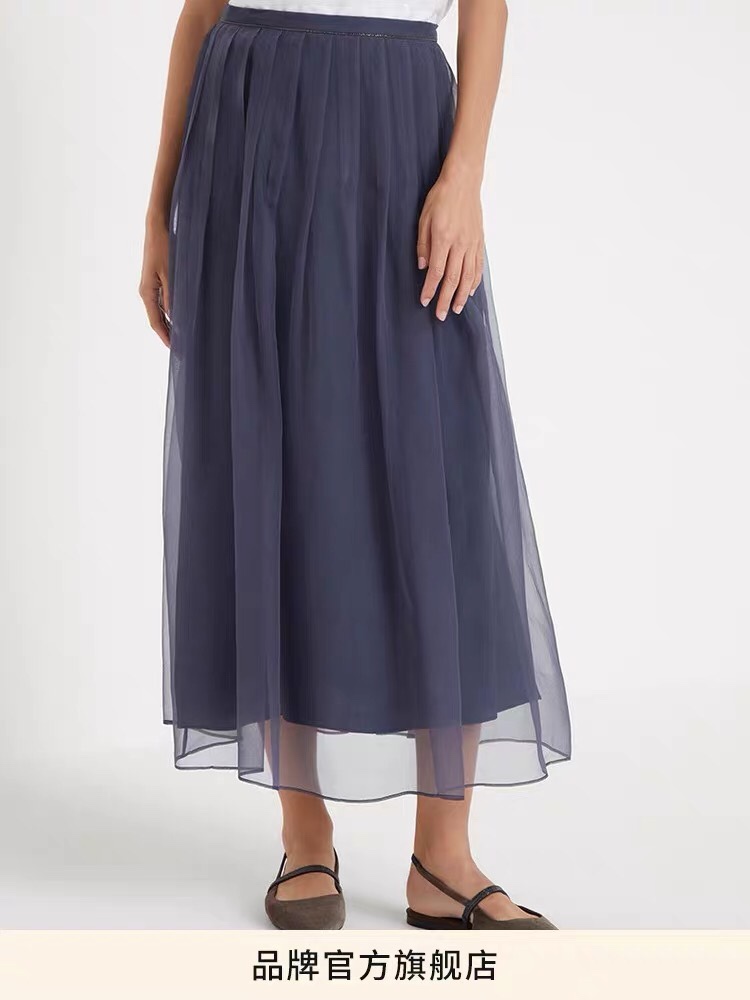 BC2024春夏系列休闲优雅时尚纱半裙，特殊定制纱线，纯手工打褶，一色SM乚码。