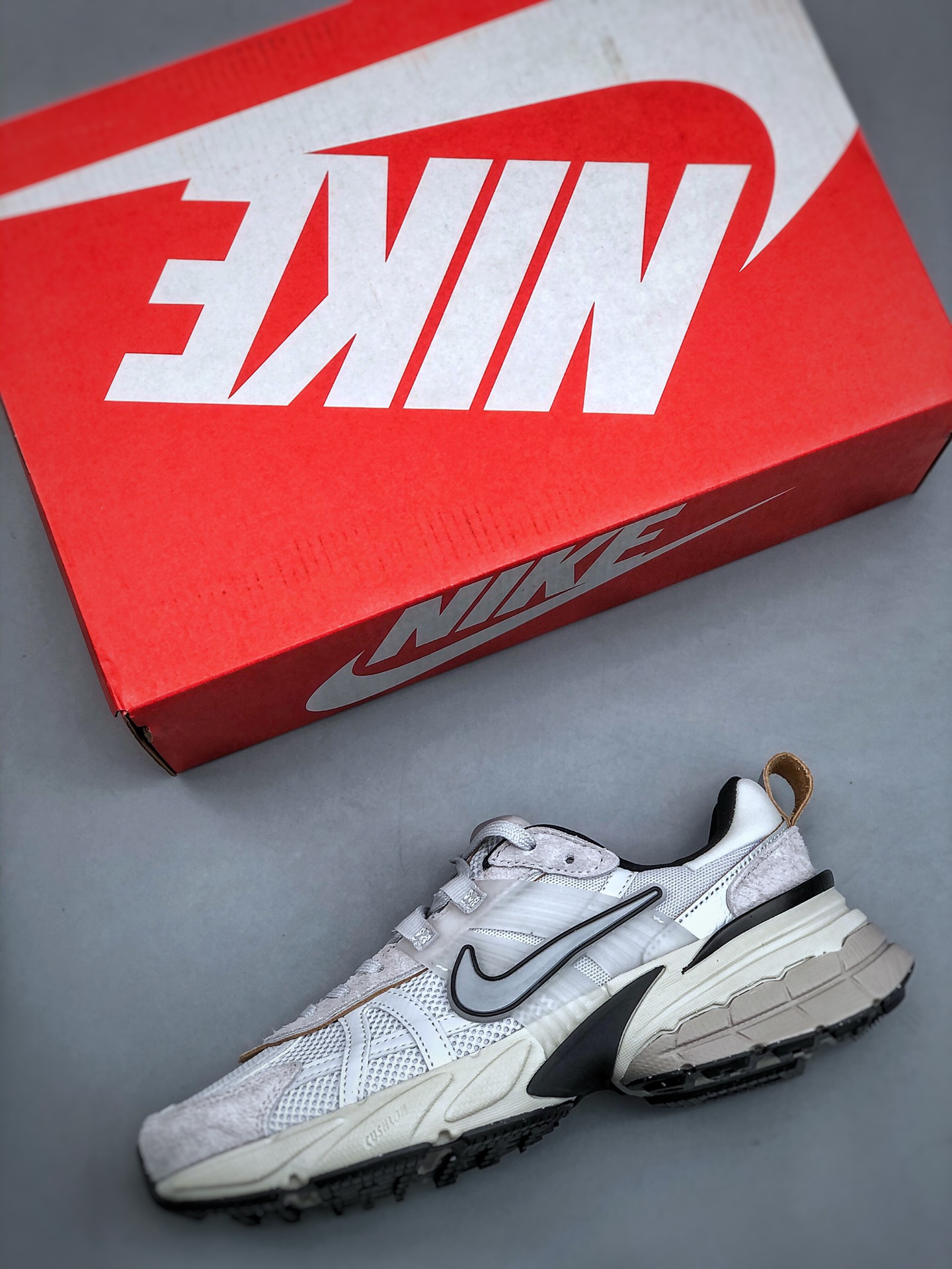 Nike V2K Runtekk Run Shock-Absorbing Non-Slip Retro Low-Top Running - Shoe 3