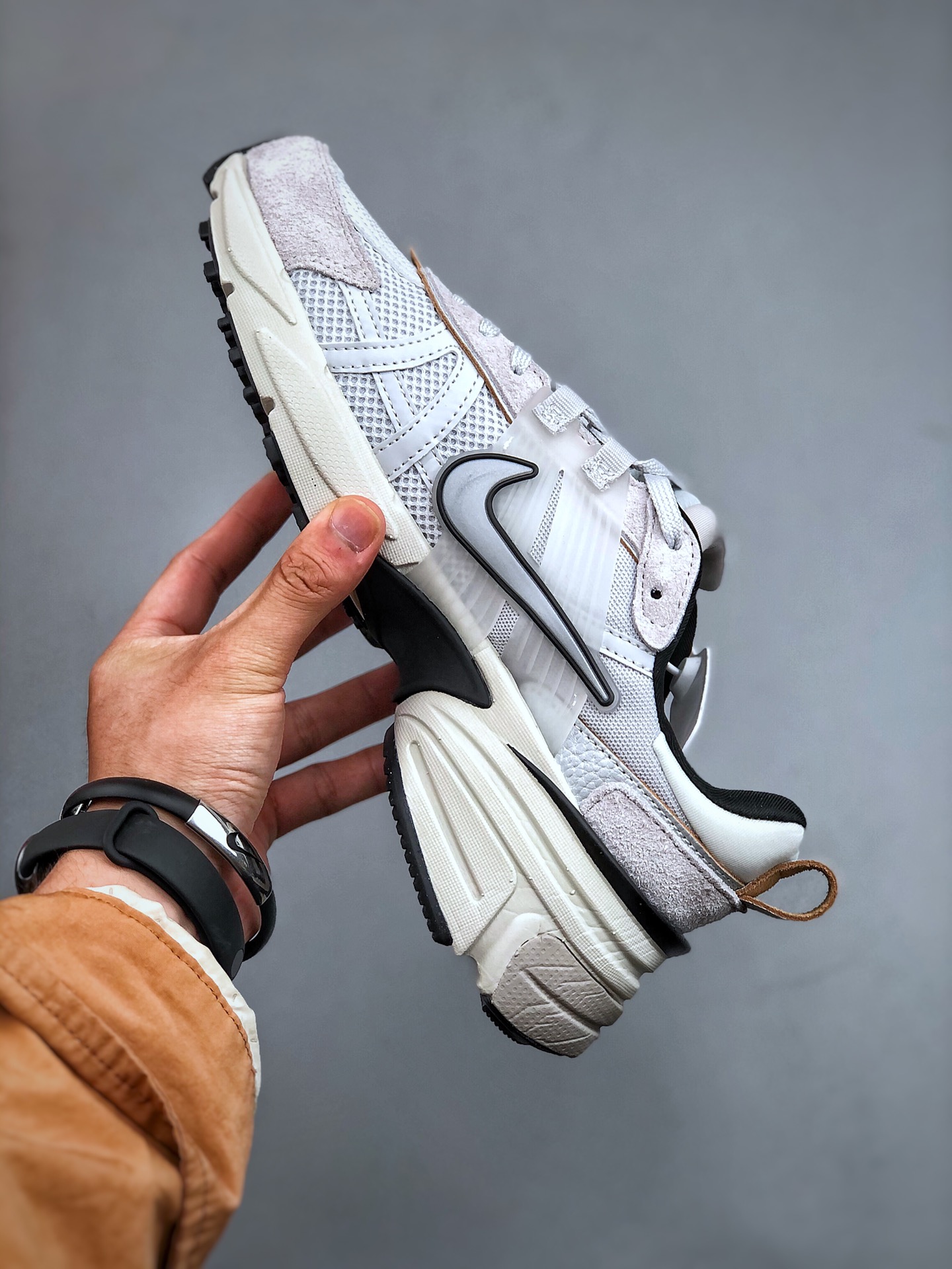 Nike V2K Runtekk Run Shock-Absorbing Non-Slip Retro Low-Top Running - Shoe 2