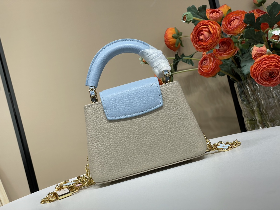 Louis Vuitton LV24 new product debut [Capucines Nano handbag] M48865 23952 off-white/light blue (chain)