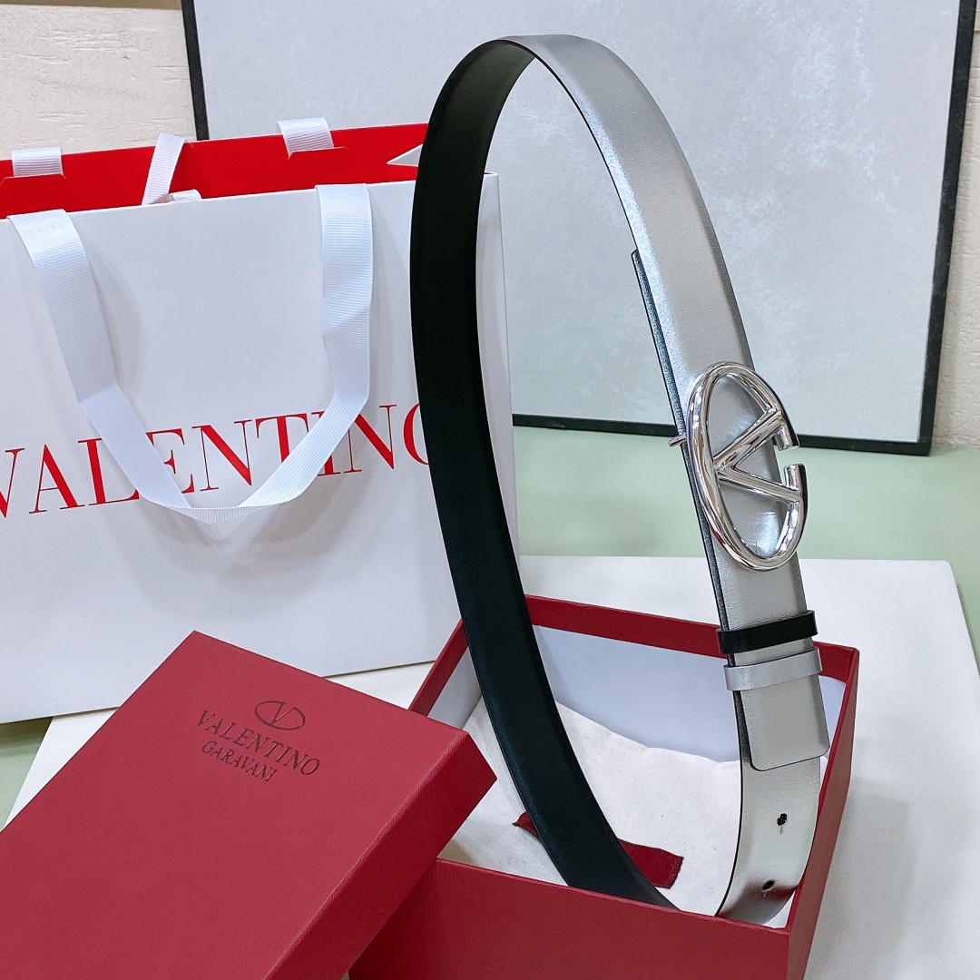 (顶级质量) VALENTINO GARAVANI VLOGO SIGNATURE 可双面佩戴水钻 亮面小牛皮腰带 -V (顶级质量) VALENTINO GARAVANI VLOGO SIGNATURE 可双面佩戴水钻 亮面小牛皮腰带 -V