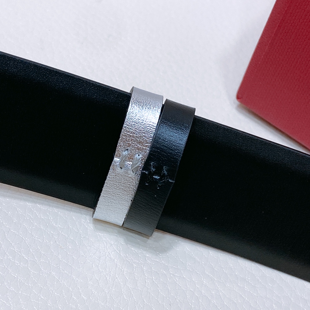 (顶级质量) VALENTINO GARAVANI VLOGO SIGNATURE 可双面佩戴水钻 亮面小牛皮腰带 -V (顶级质量) VALENTINO GARAVANI VLOGO SIGNATURE 可双面佩戴水钻 亮面小牛皮腰带 -V