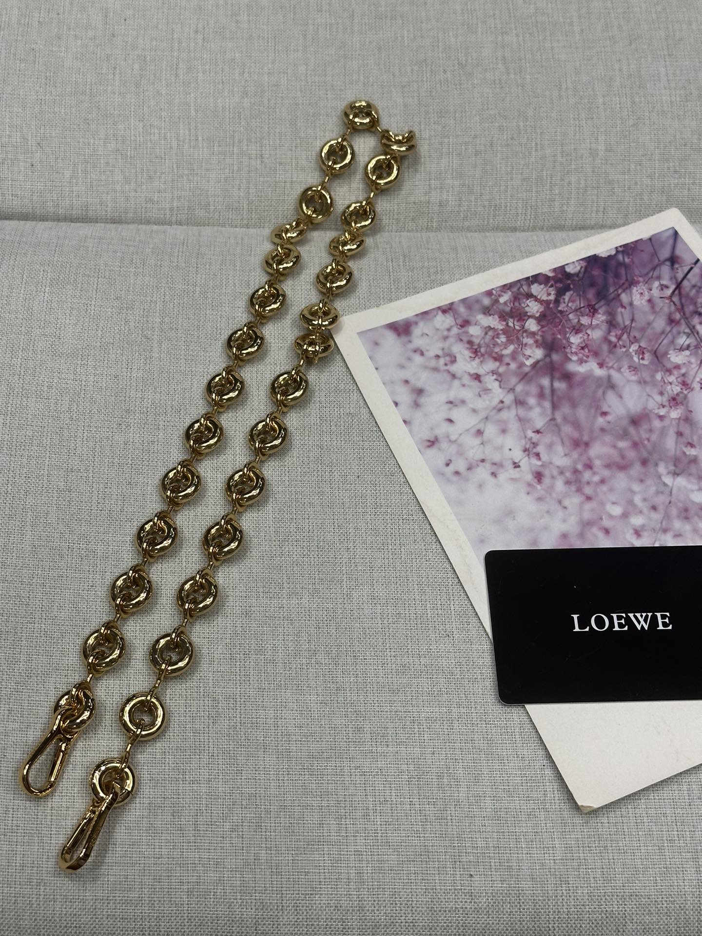 NO:180195,Golden donuts. All-match metal chain. Length 68 cm model, special grade Loewe19860909金色甜甜圈.百搭金屬鏈條.長度68厘米型號,特级罗意威,loewe,Bag