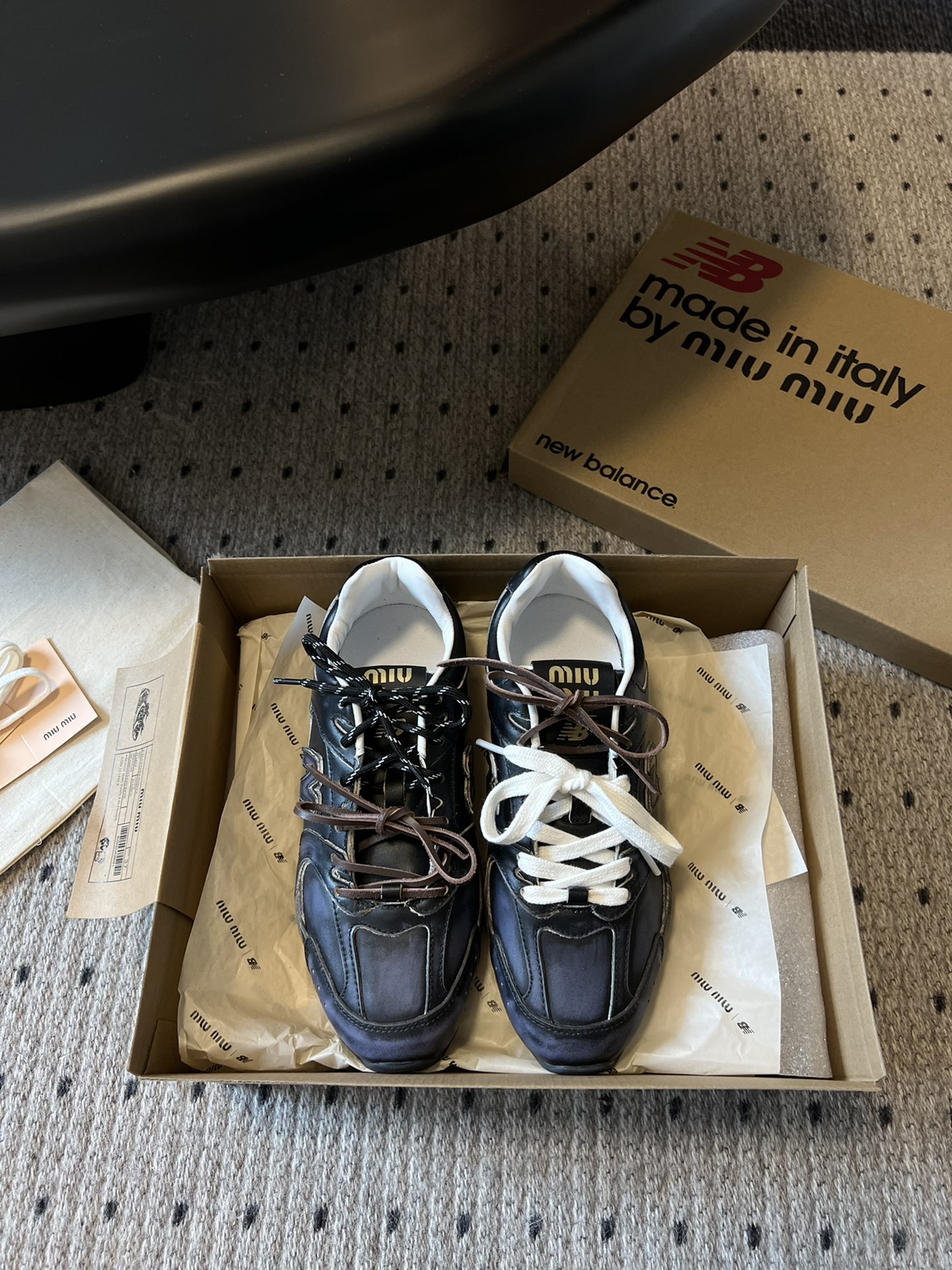 秀场同款miumiuxNewBalance530miumi*24/运动鞋新色来了酷毙了！大秀上曝光了与N